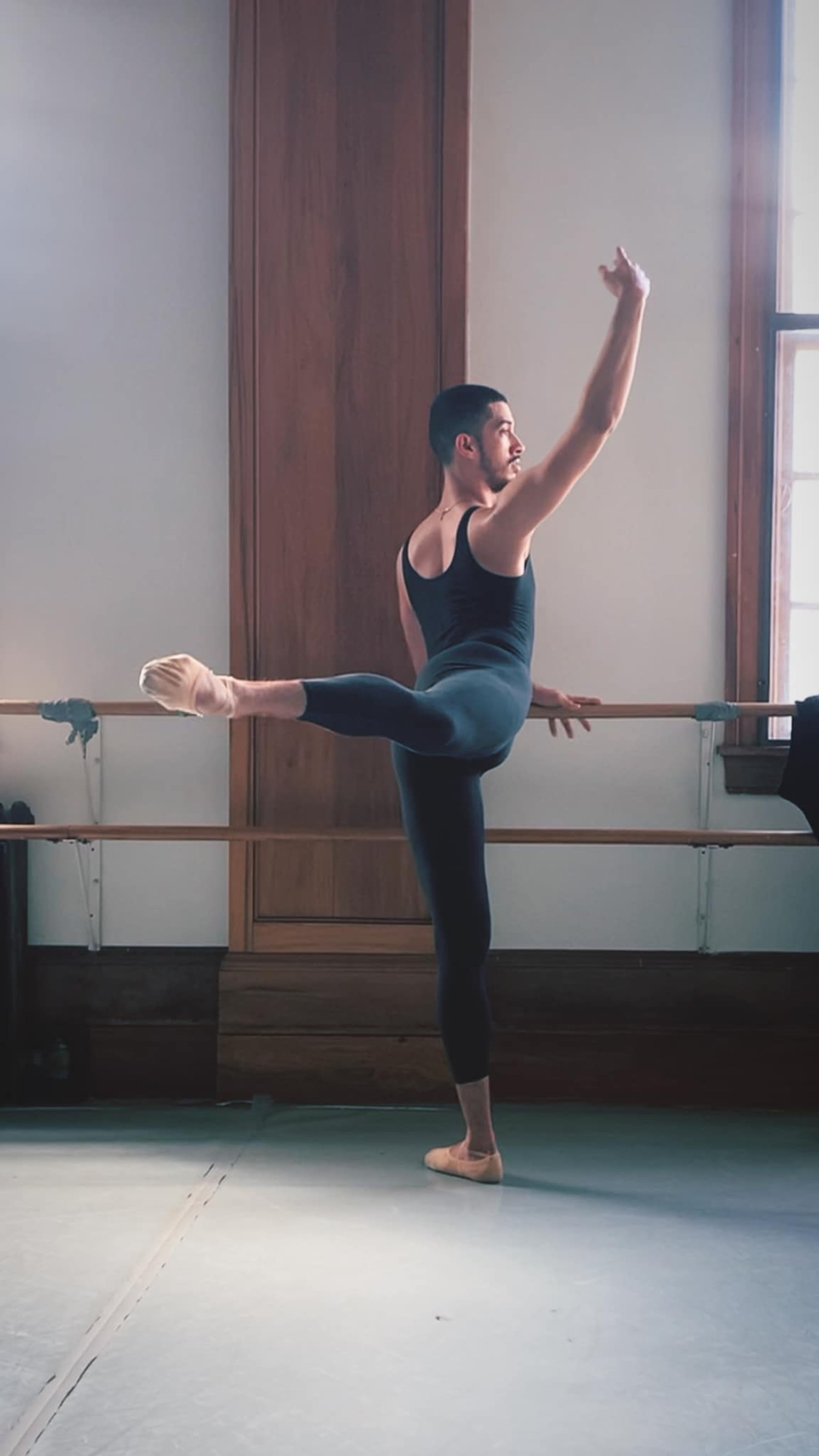Edgardo José Torres Estremera contaba con un bachillerato en Danza y había bailado profesionalmente con el Ballet Concierto de Puerto Rico, entre otros.