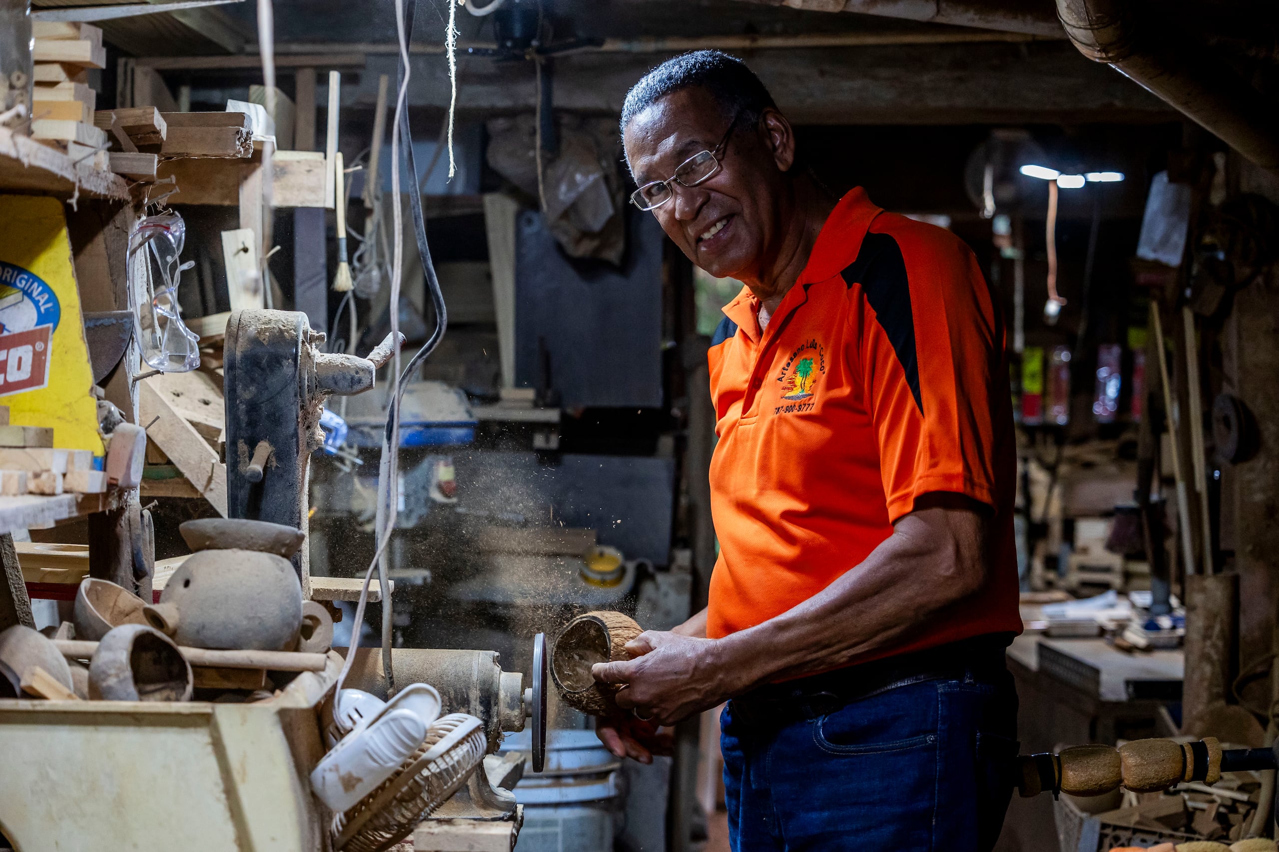 Luis Serra Bracero mantiene su taller en el sector Achotillo de Maricao.