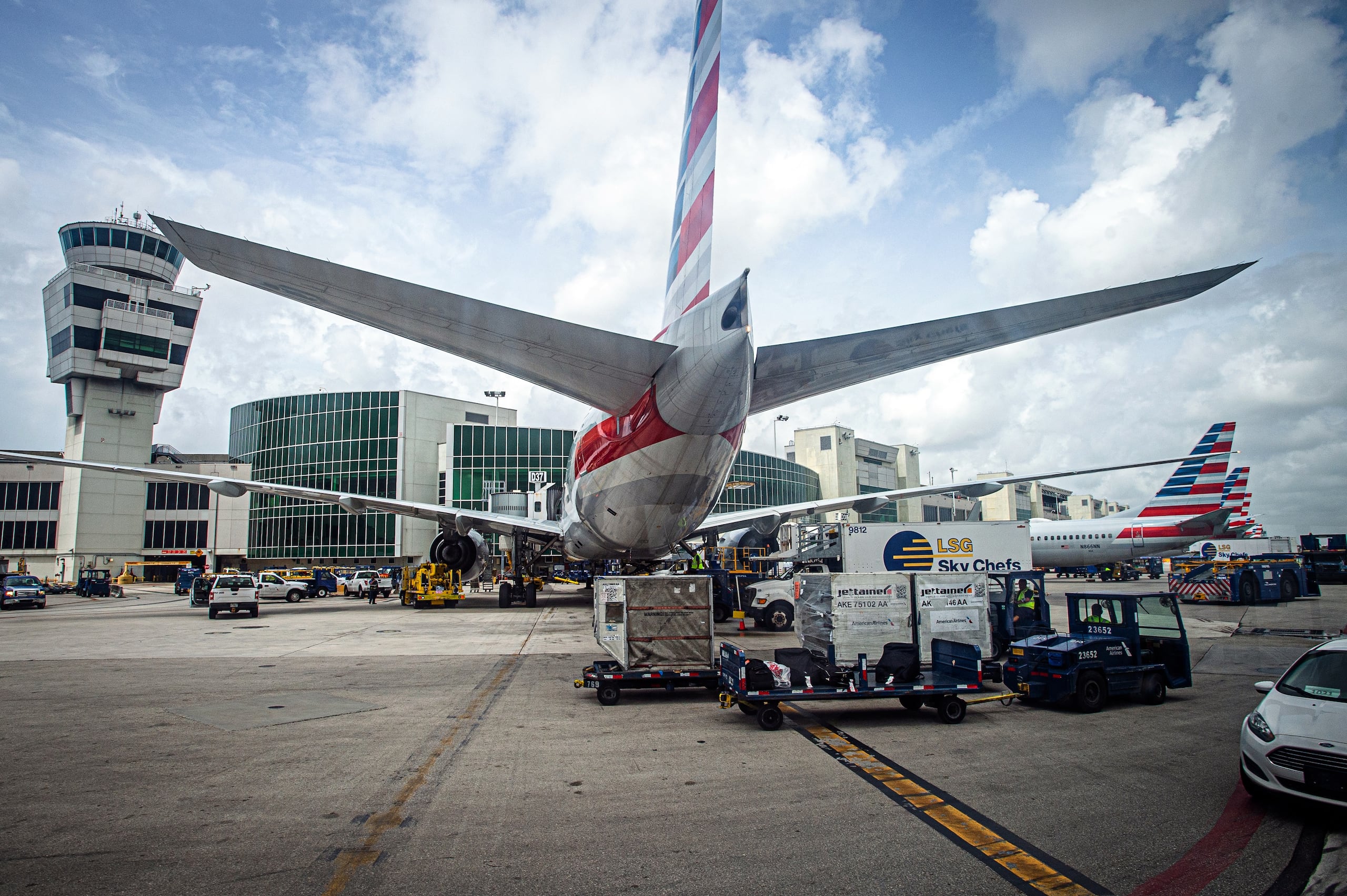 Los viajes de regreso de los canadienses por vía aérea cayeron un 19.9 % y por carretera un 35.2 % en comparación con el mismo mes de 2024. EFE/ Giorgio Viera