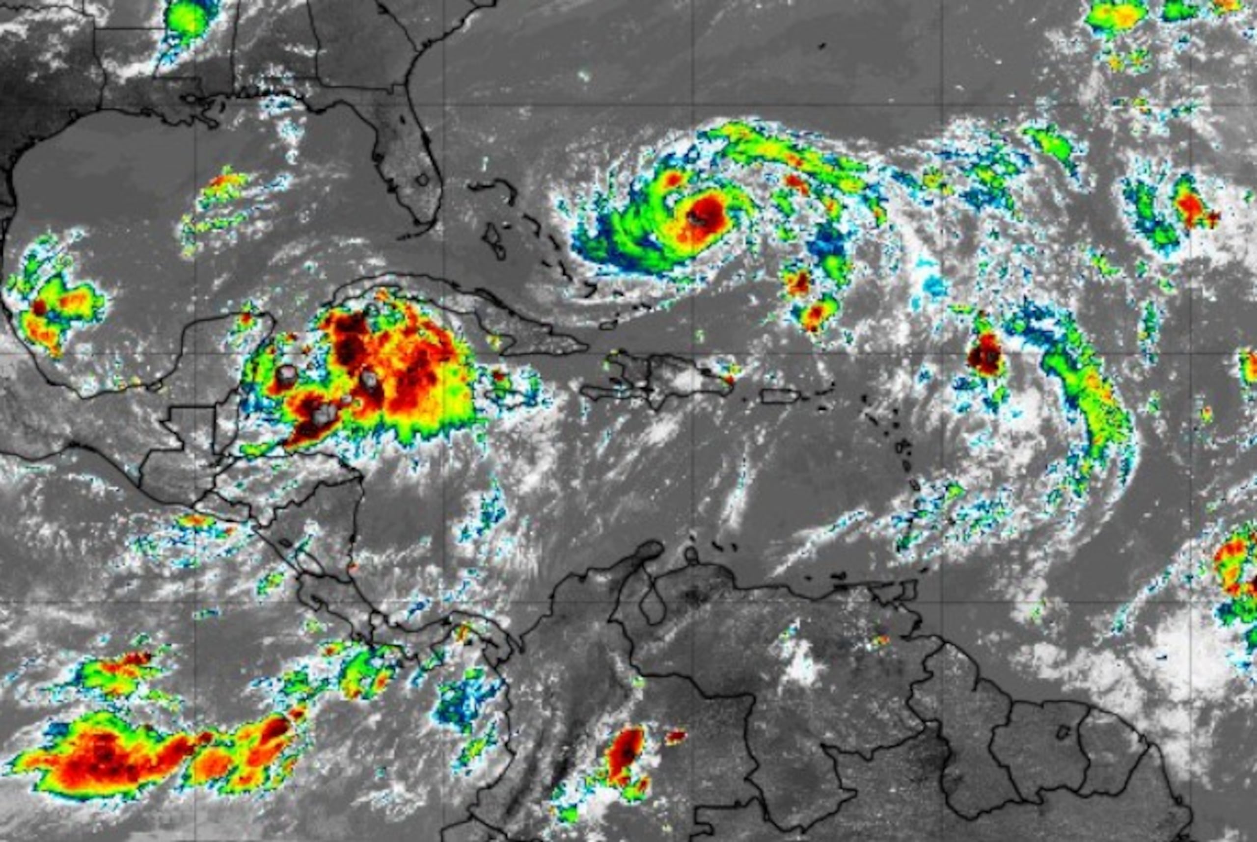 Tormenta Idalia en el Golfo de México y Franklin en el Atlántico.