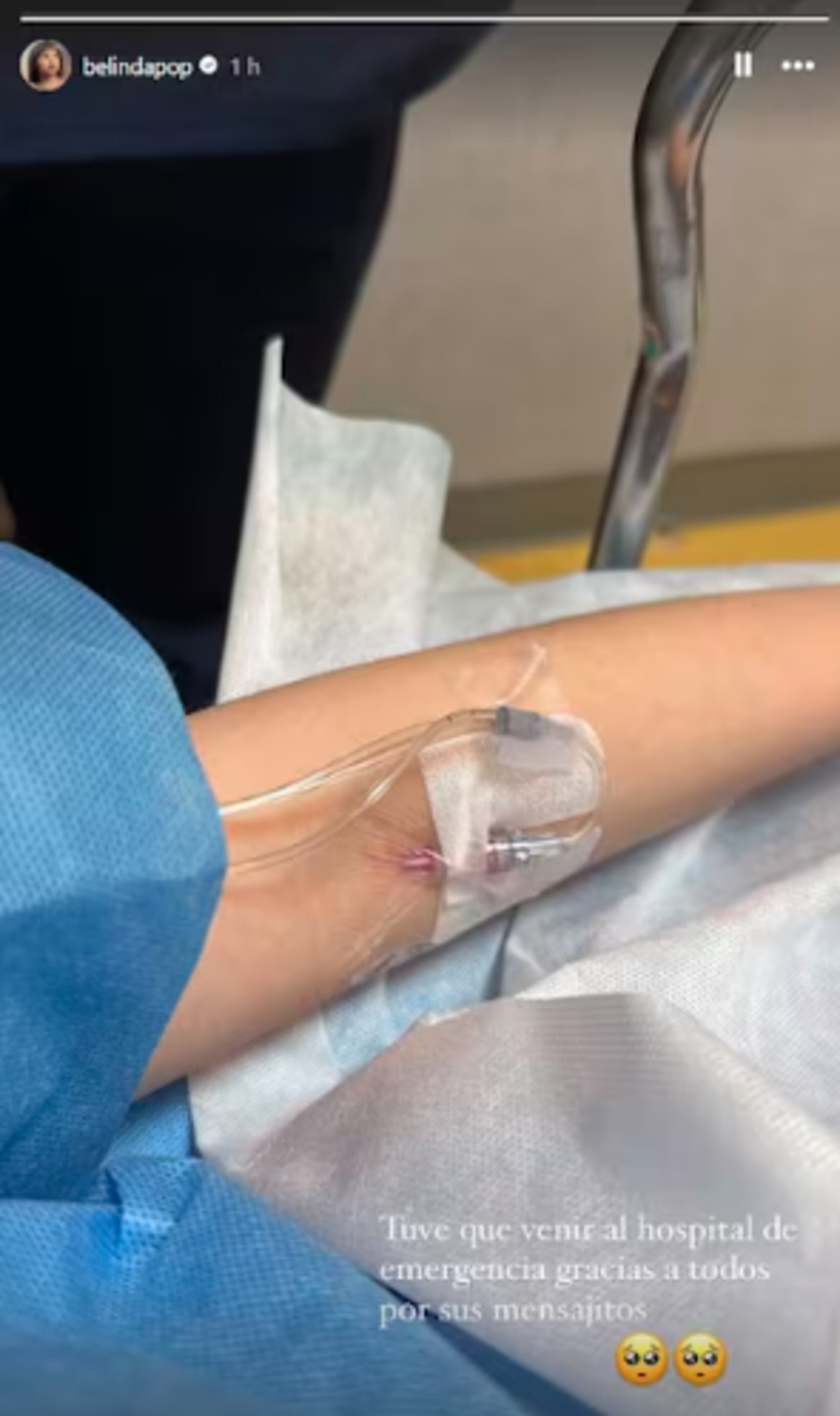 Belinda compartió la foto desde el hospital.