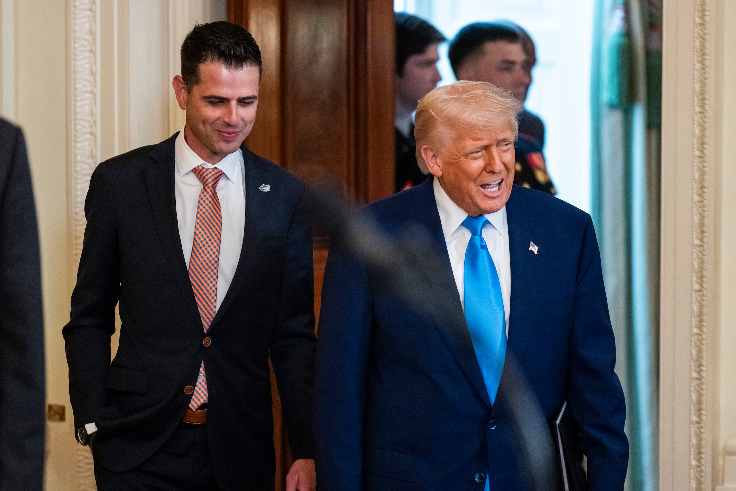 Los congresistas están celebrando sesiones maratonianas para lograr la aprobación del proyecto antes del Día de los Caídos.