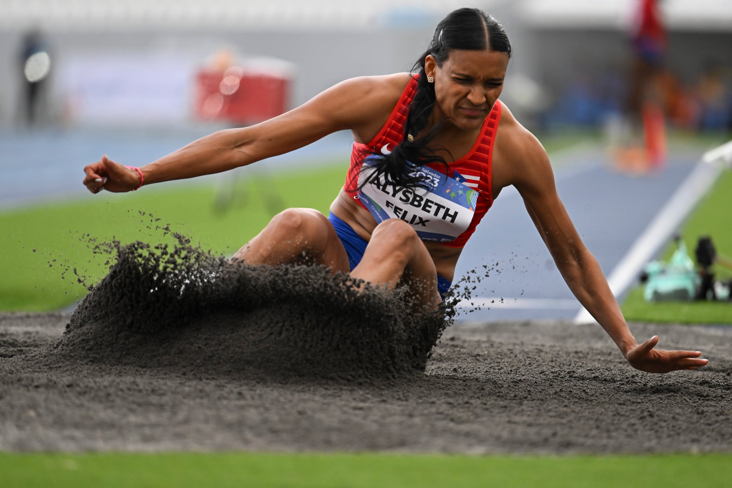 Alysbeth Félix, aquí en acción en los Juegos Centroamericanos San Salvador 2023, tendrá en Mayagüez su último chance de clasificar al Mundial de Tokio.