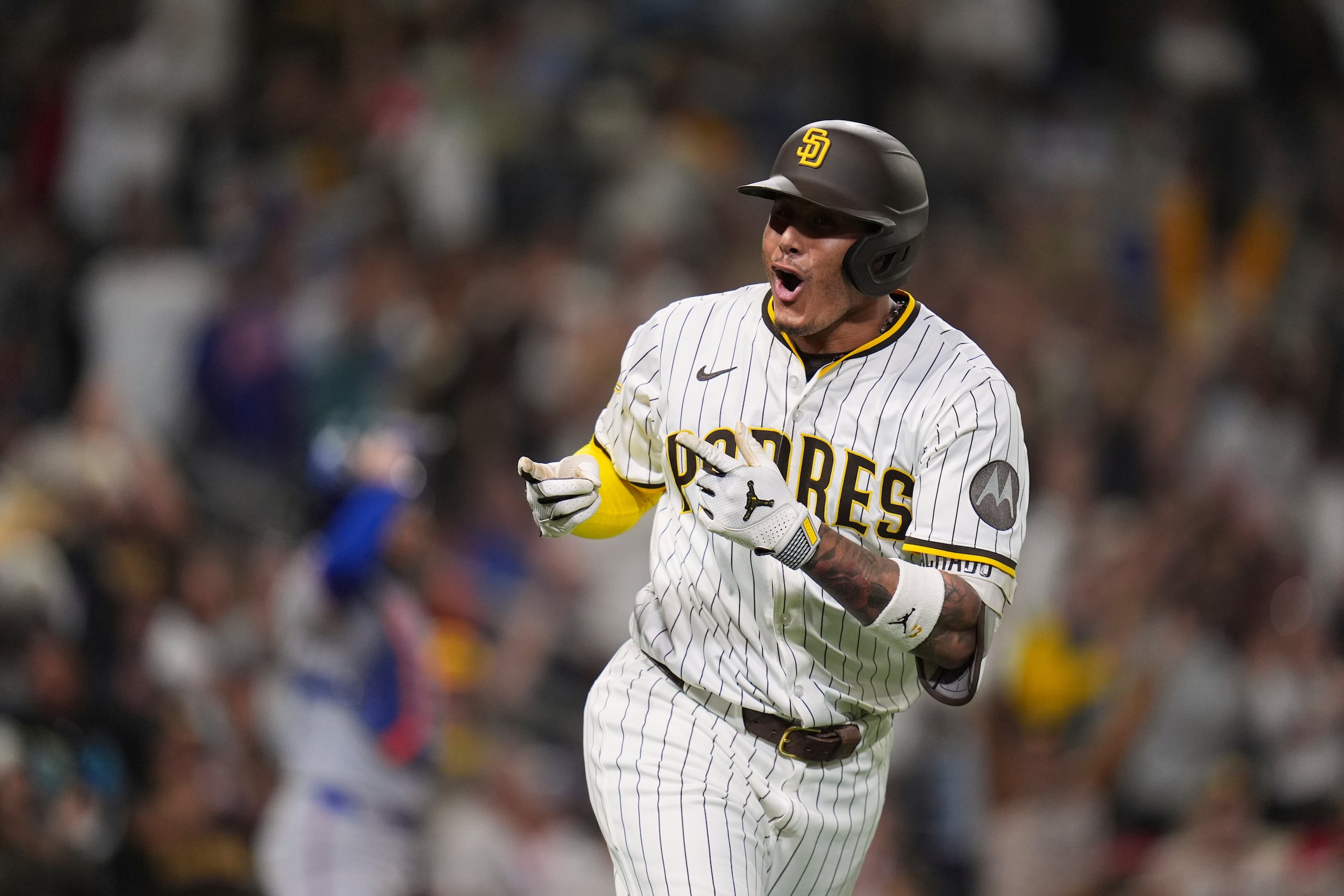 Manny Machado de los Padres de San Diego celebra su jonrón de tres carreras en la séptima ante los Mets de Nueva York el martes 29 de julio del 2025. (AP Foto/Gregory Bull)
