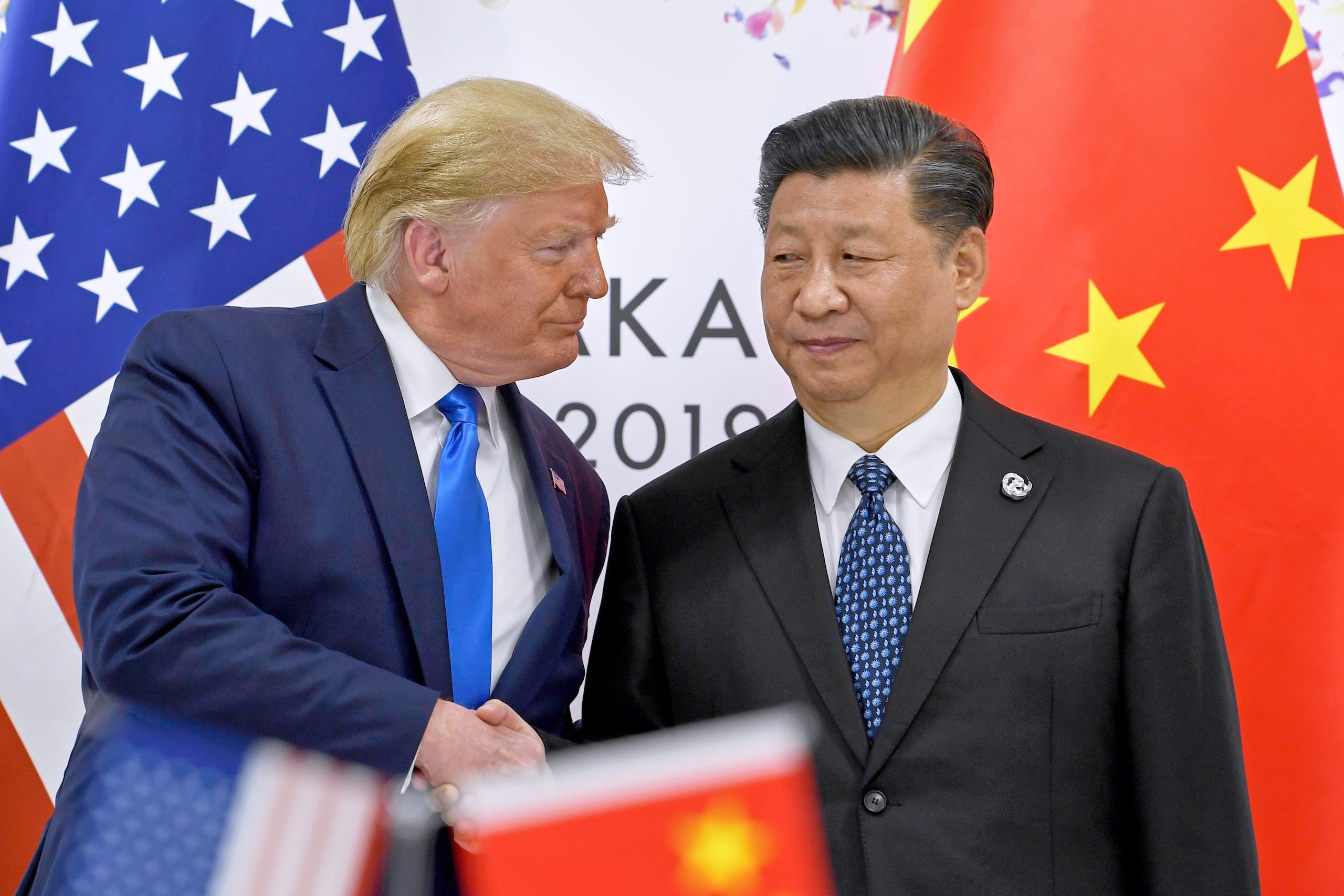 El presidente estadounidense Donald Trump con el presidente chino Xi Jinping en una cumbre en Osaka, Japón, el 29 de junio del 2019. (AP foto/Susan Walsh)