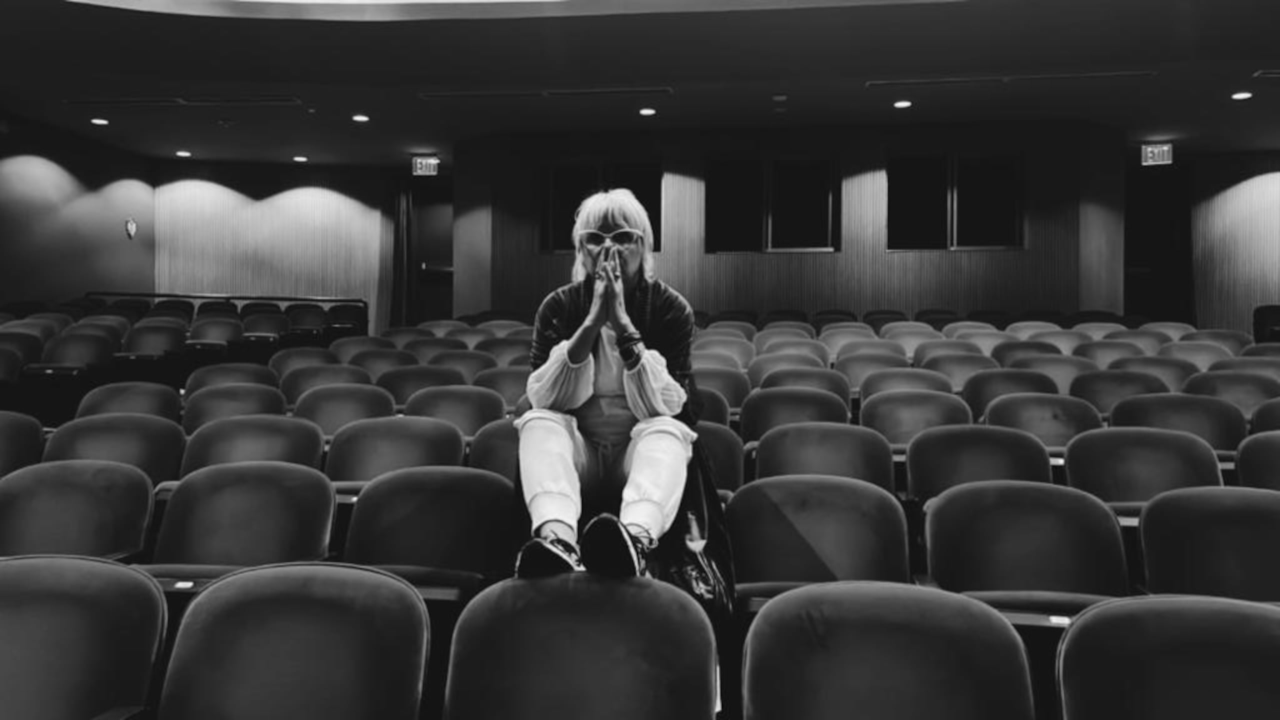 La artista trabaja además en la redacción de una nove detectivesca que posteriormente trasladará a la pantalla en formato de serie.