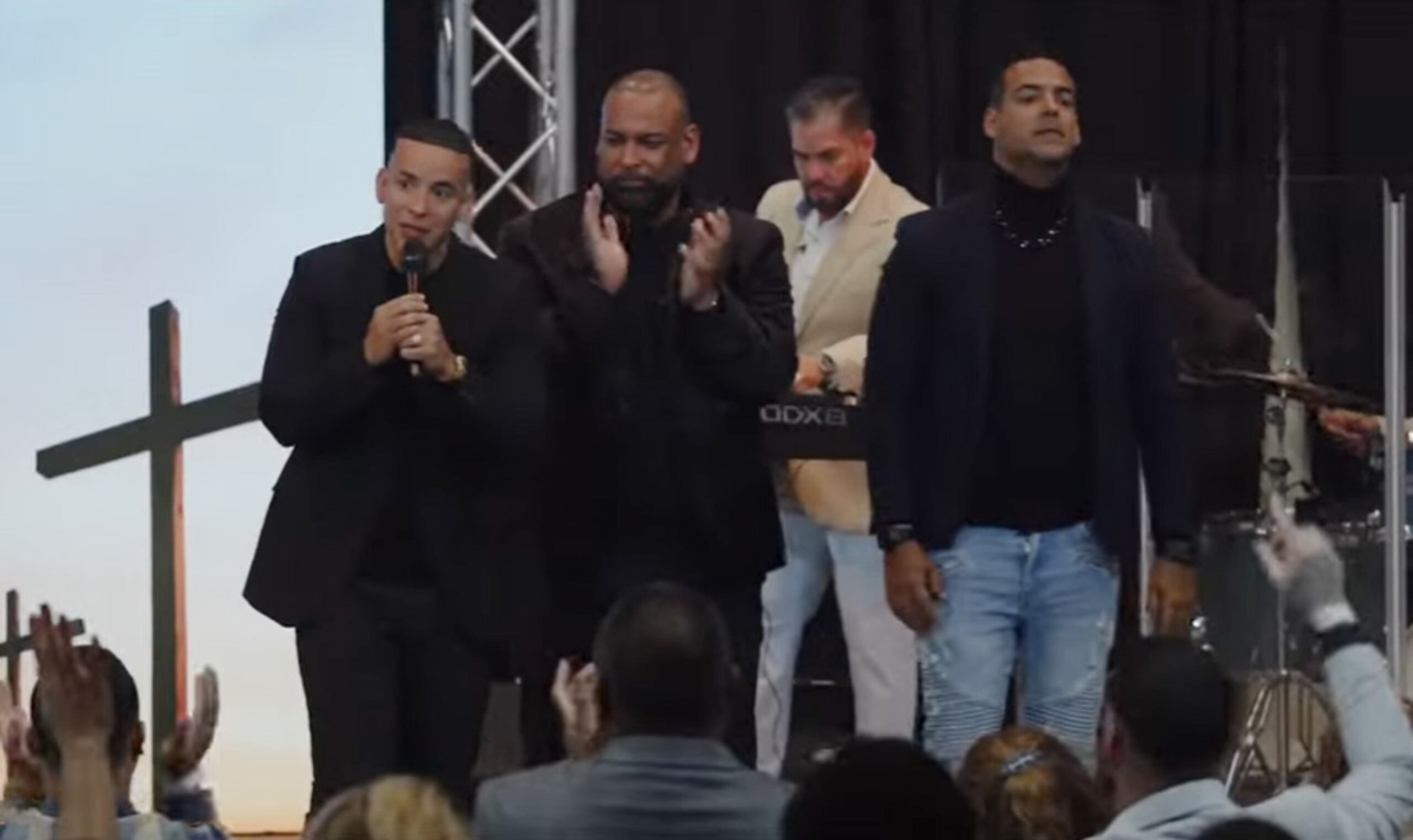 Daddy Yankee como invitado en una iglesia tras su conversión al cristianismo.