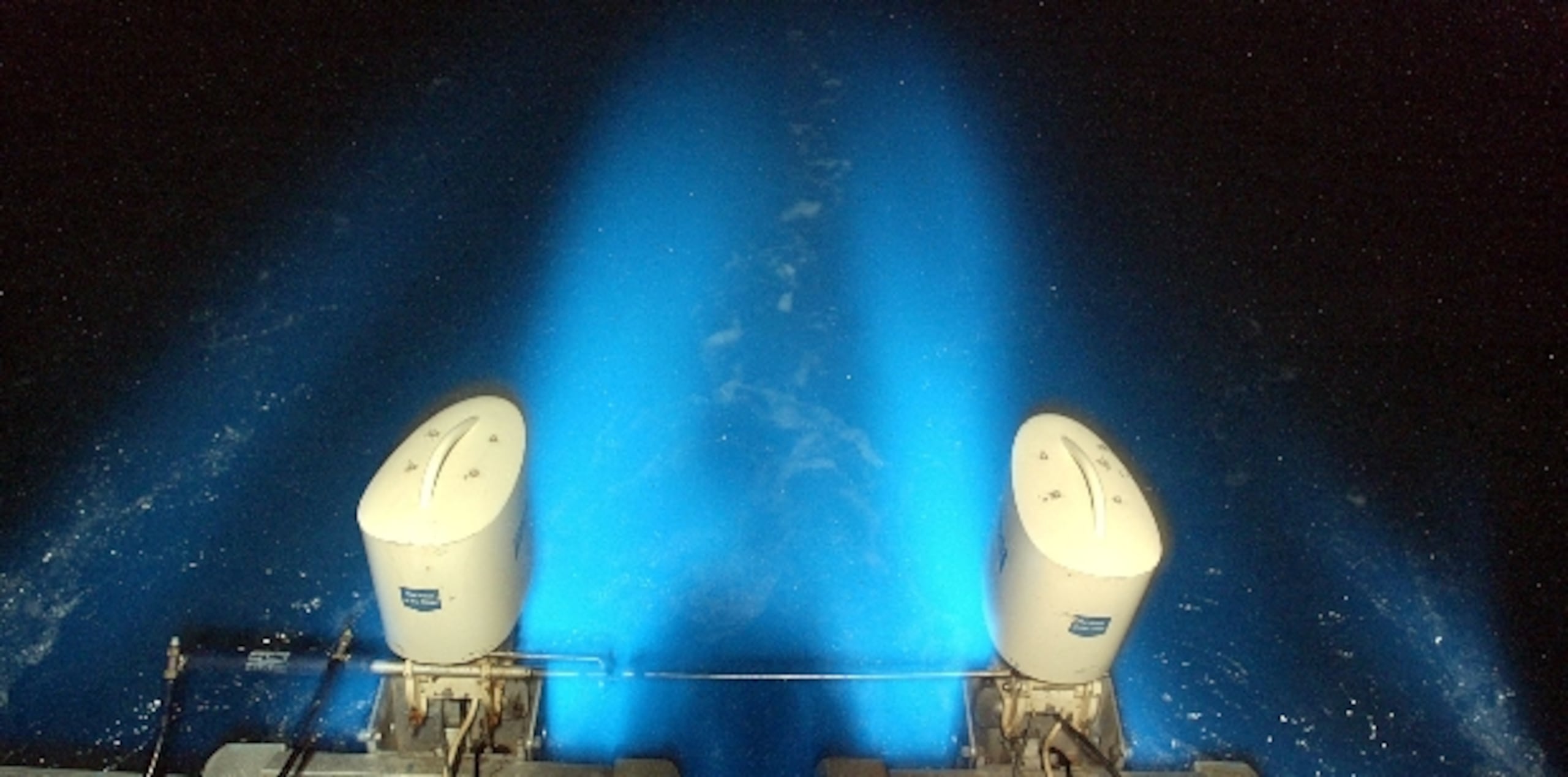 La Bahía Mosquito en Vieques ha experimentado una dura disminución de bio-luminiscencia. A la derecha, Carlos “Prieto” Ventura, quien recalcó que el gobierno ha sido deficiente en su labor. (Archivo)