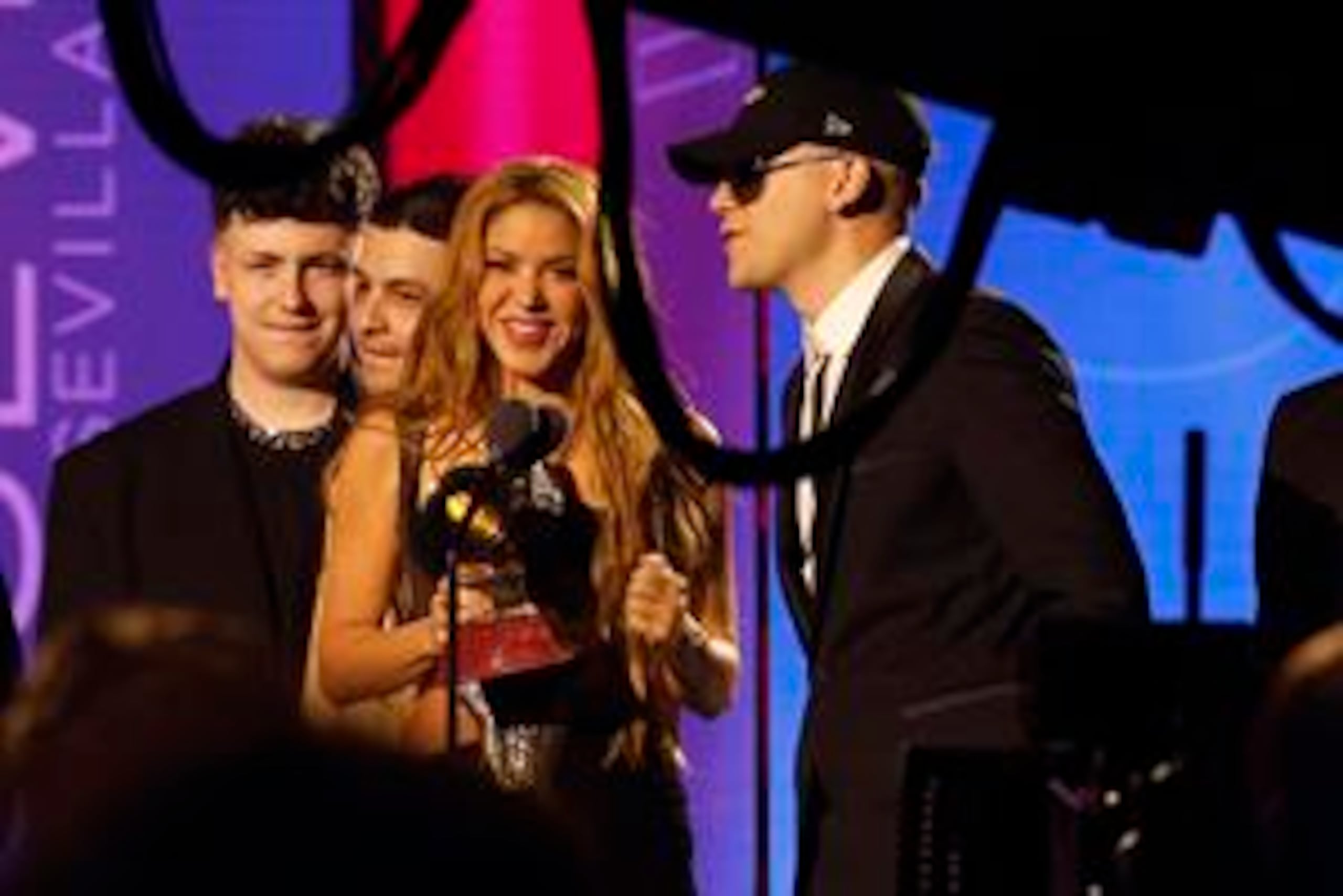 Con "Shakira: Bzrp Music Sessions, Vol. 53", la cantante batió un récord al cosechar en solo 24 horas casi 64 millones de reproducciones en YouTube.