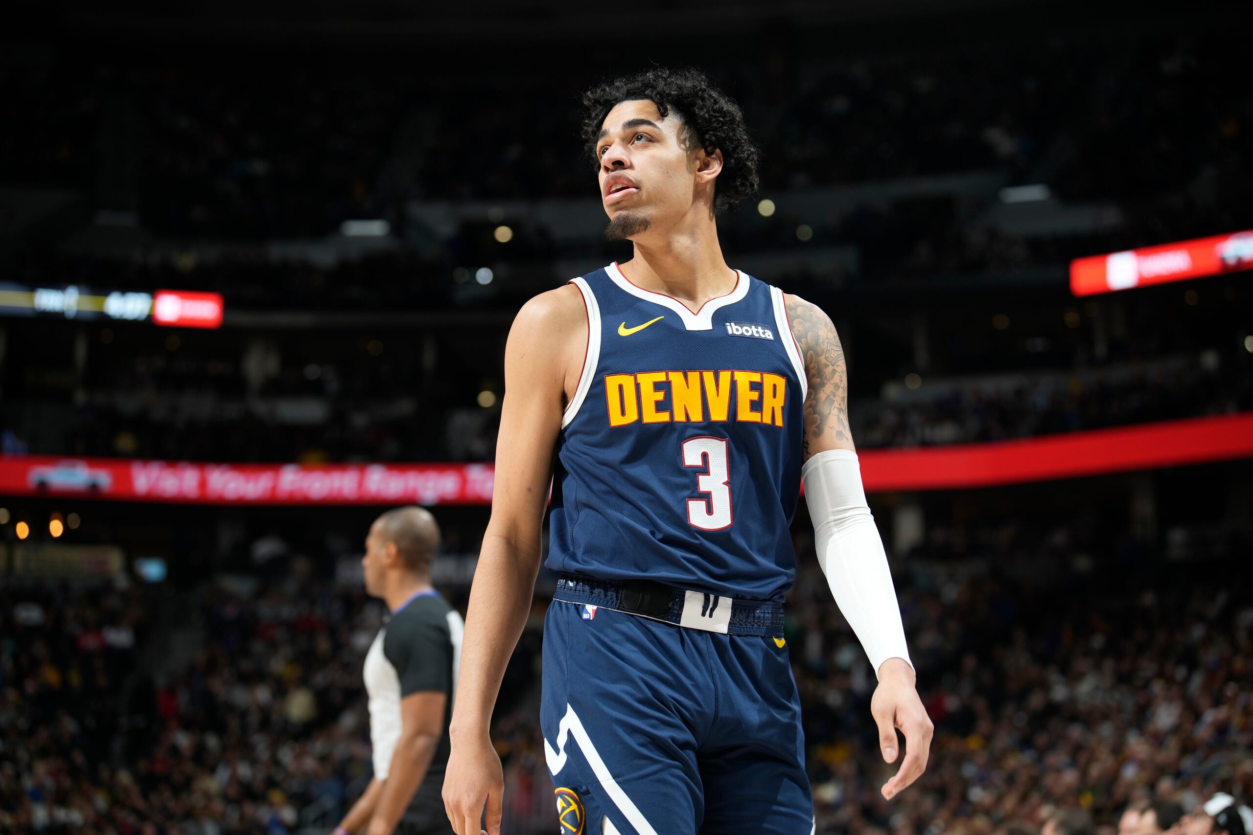 El novato de ascendencia puertorriqueña de los Nuggets de Denver, Julian Strawther.