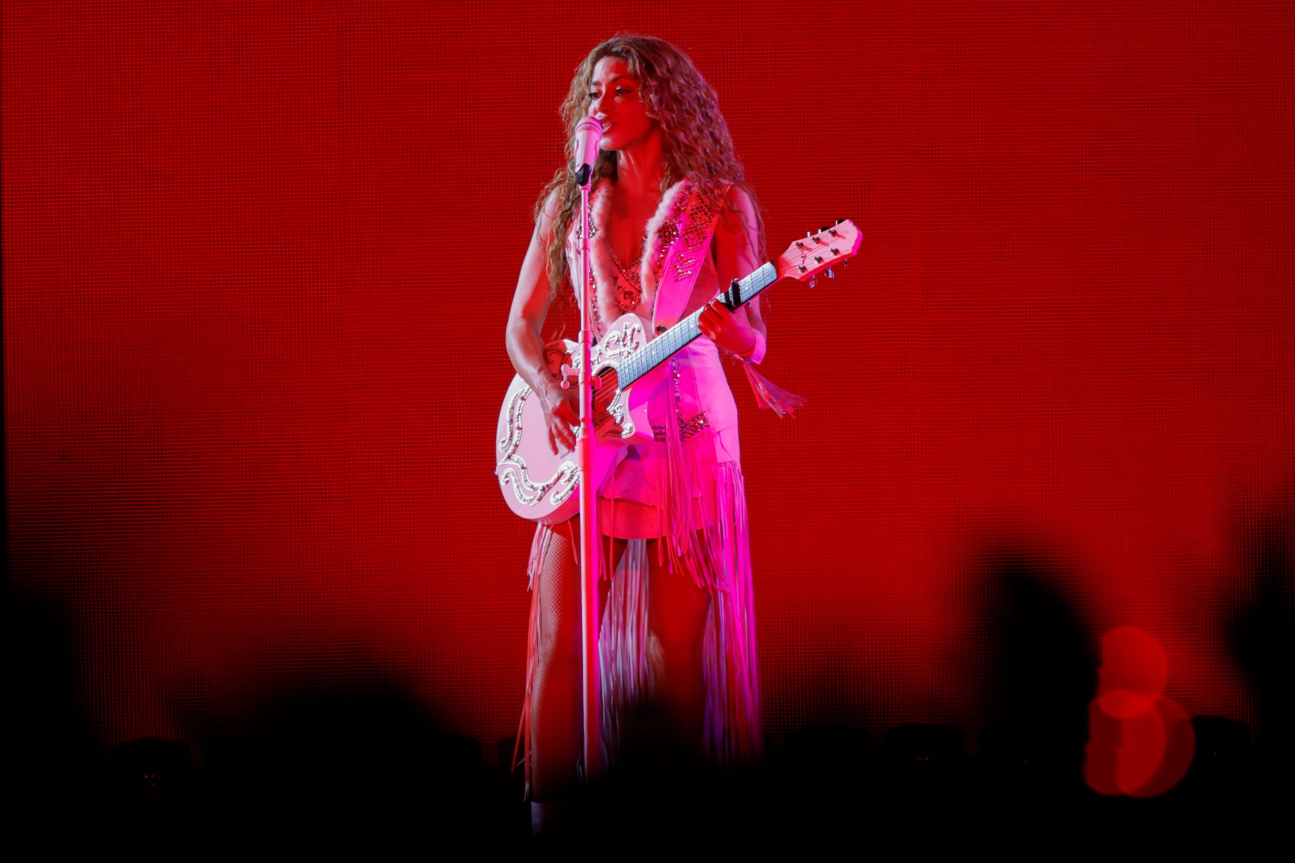 AME9357. RÍO DE JANEIRO (BRASIL), 11/02/2025.- La cantante colombiana Shakira se presenta en concierto como parte de su gira Las Mujeres Ya No Lloran, este martes en el estadio Nilton Santos, en Río de Janeiro (Brasil). EFE/ Andre Coelho