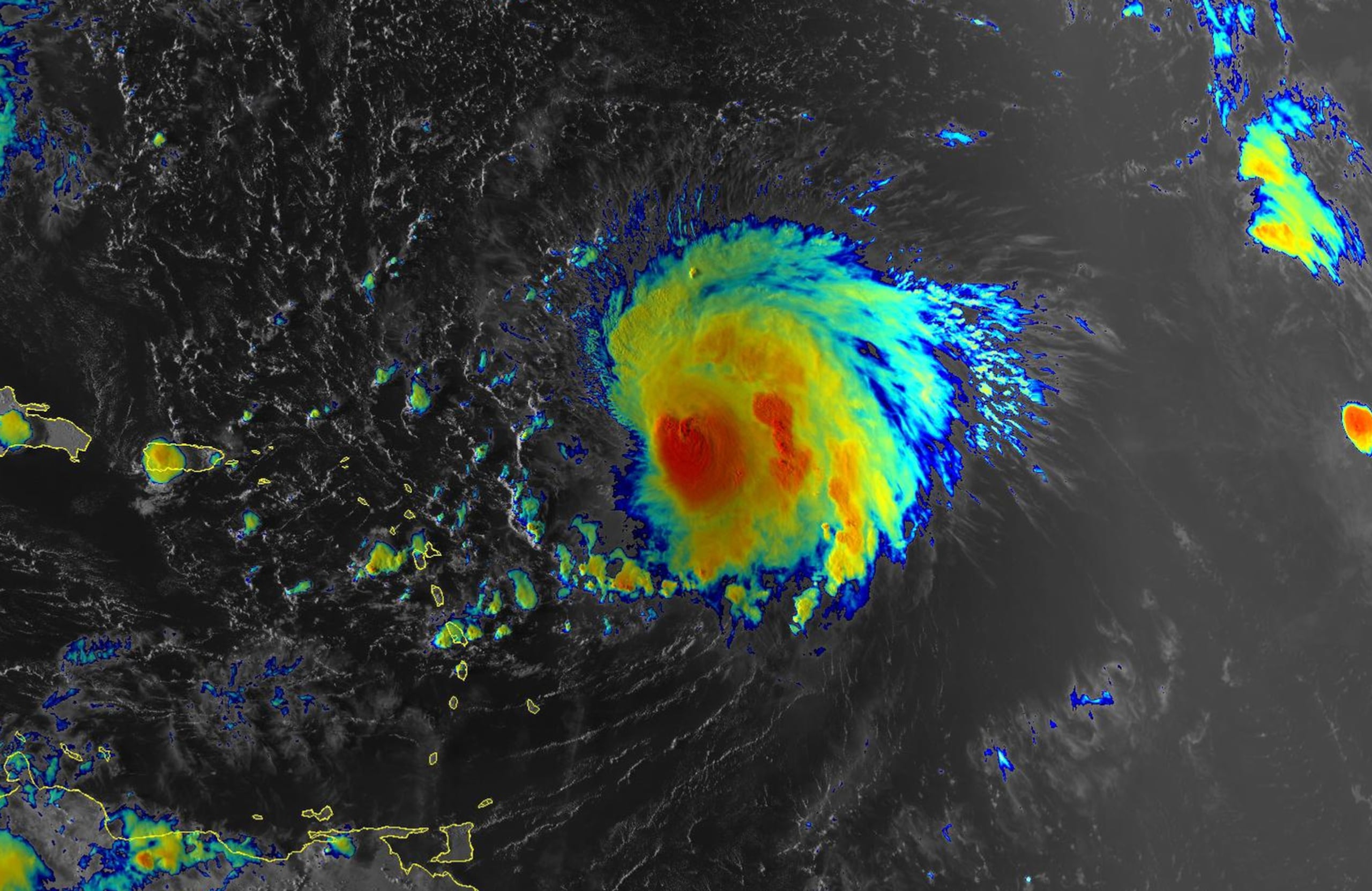 Aunque el fenómeno atmosférico pasara a unas 300 millas de la isla, generará oleaje de entre 10 a15 pies, marejada rompiente y peligrosas corrientes marinas y podría dejar entre 1 a 3 pulgadas de lluvia sobre el área local, a partir del domingo.