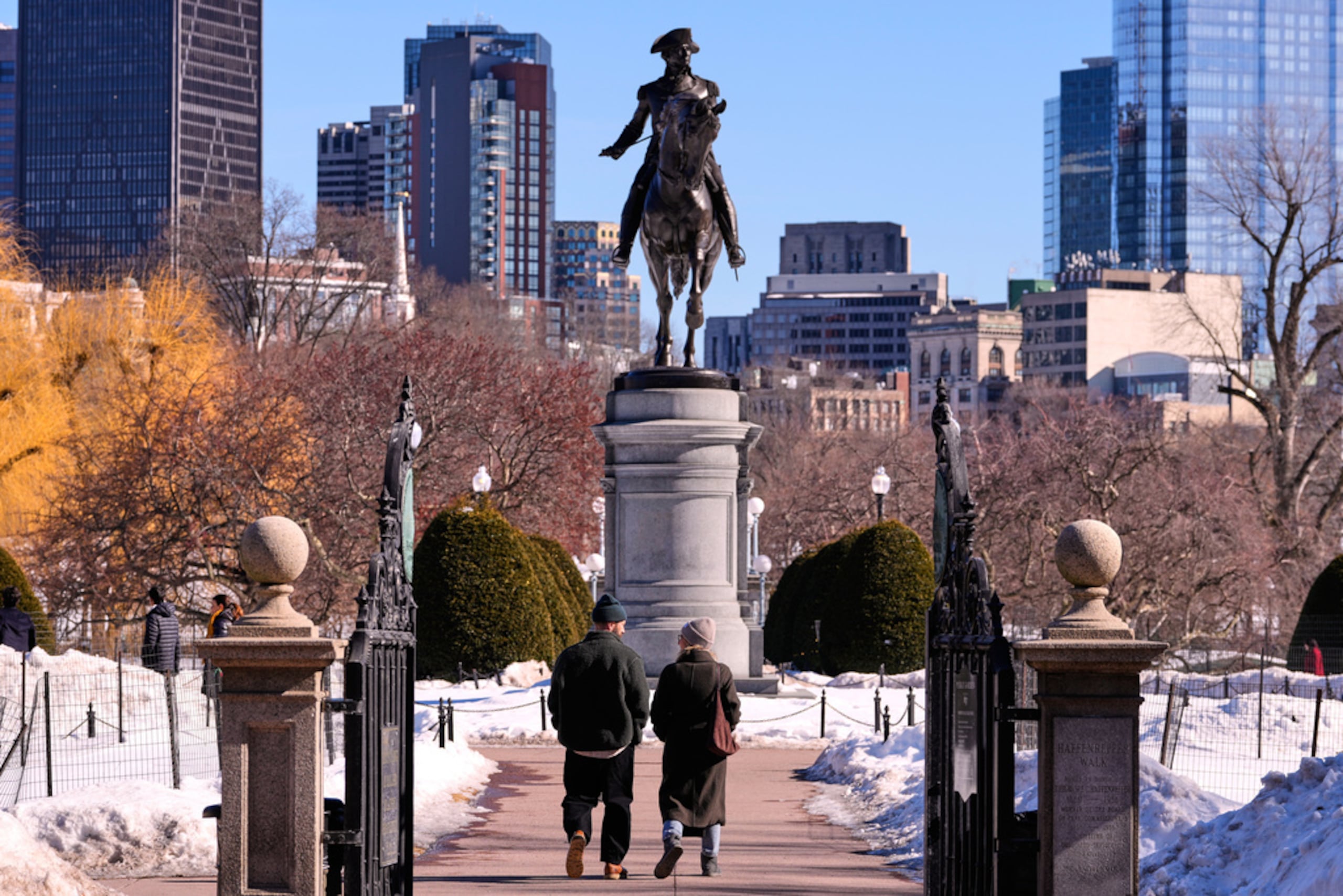 Estatua de George Washington a caballo en el Public Garden, en Boston.