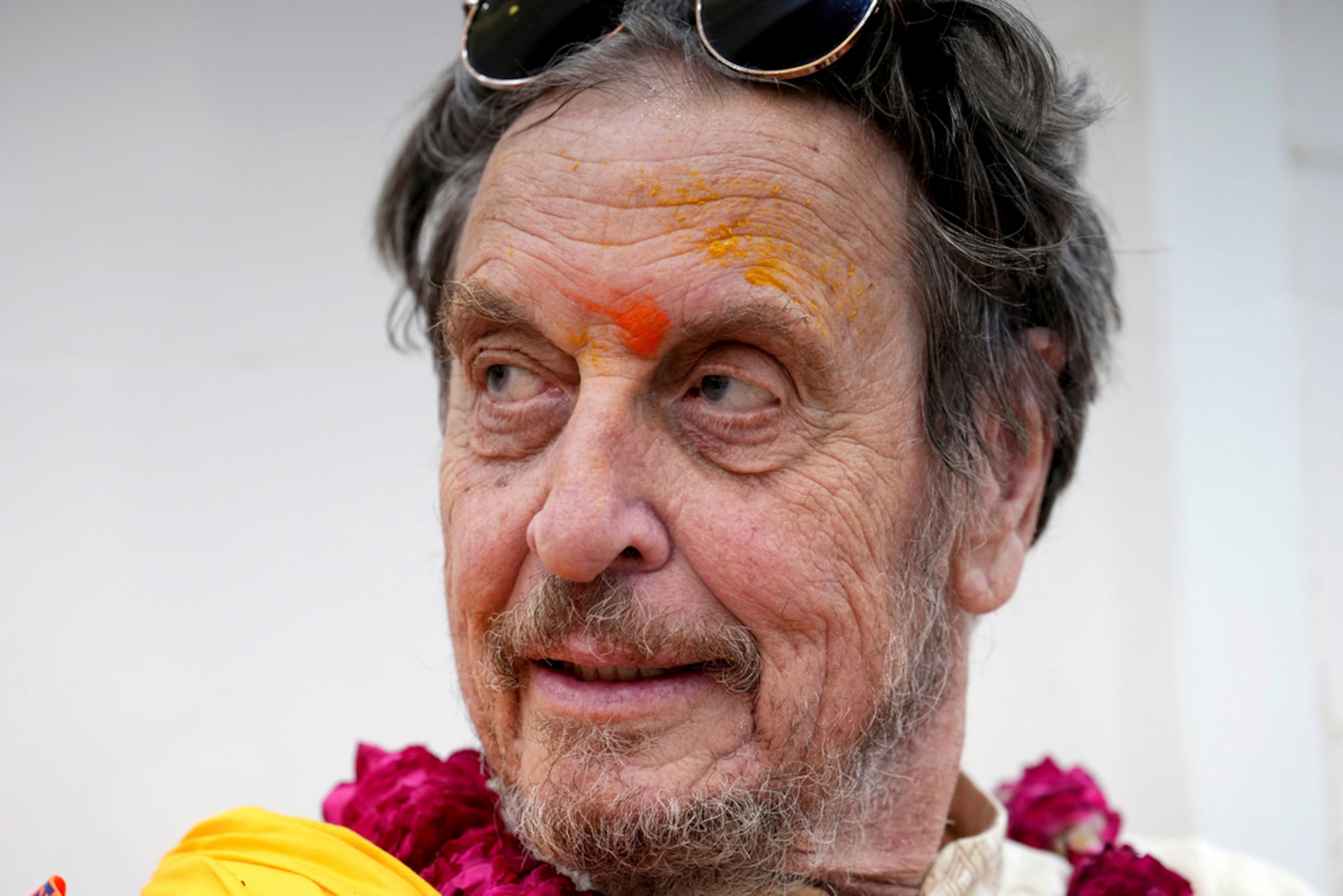 El padre de Elon Musk, Errol Musk, en el templo Hanuman Garhi en Ayodhya, India, el 4 de junio de 2025.