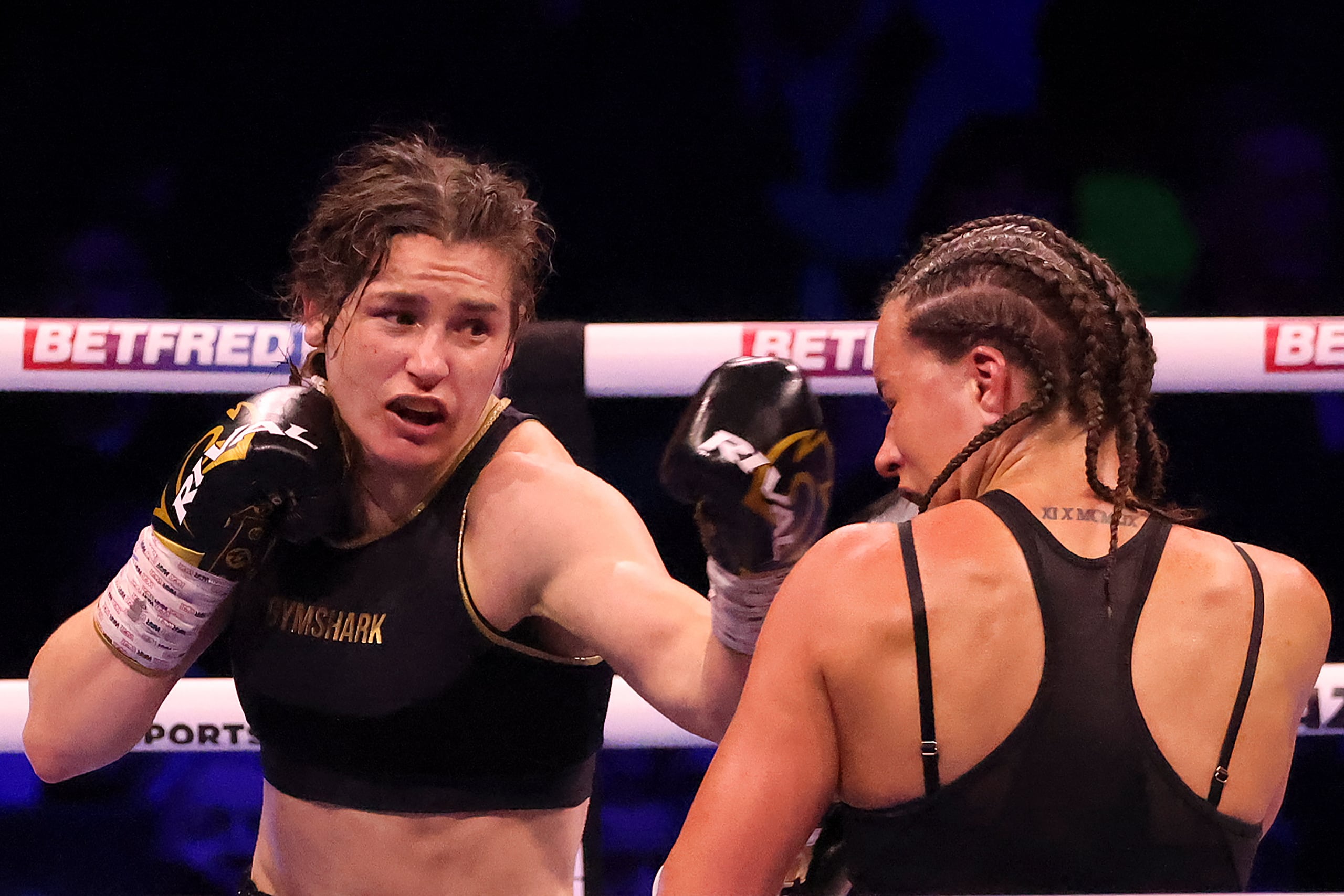 Katie Taylor (izquierda) fue superada por Chantelle Cameron el pasado mayo.
