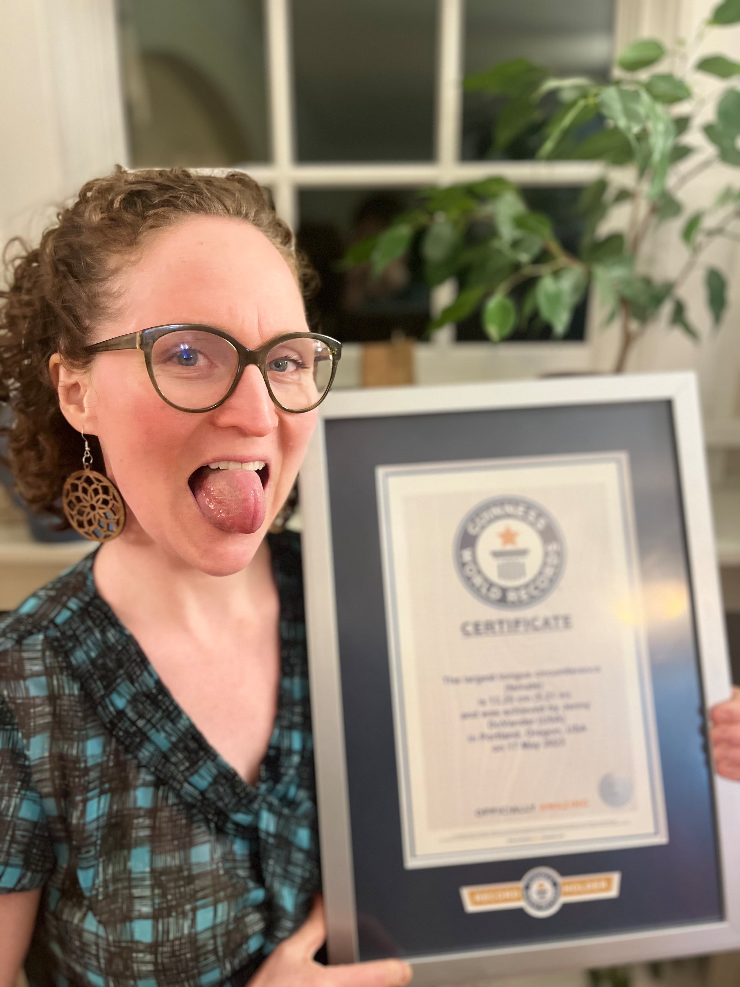 Cuando se le preguntó a Jenny cuál es la mejor parte de tener la circunferencia de la lengua más grande (femenina), respondió: “Bueno, ahora es ser recordista oficial de Guinness World Records”.