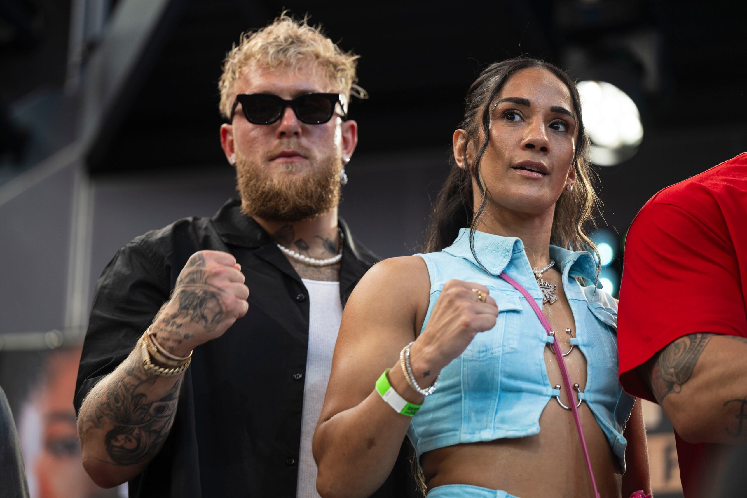 Jake Paul y Amanda Serrano aparecen aquí luego de una conferencia de prensa promocionado el cartel del 2 de marzo en el Coliseo de Puerto Rico.