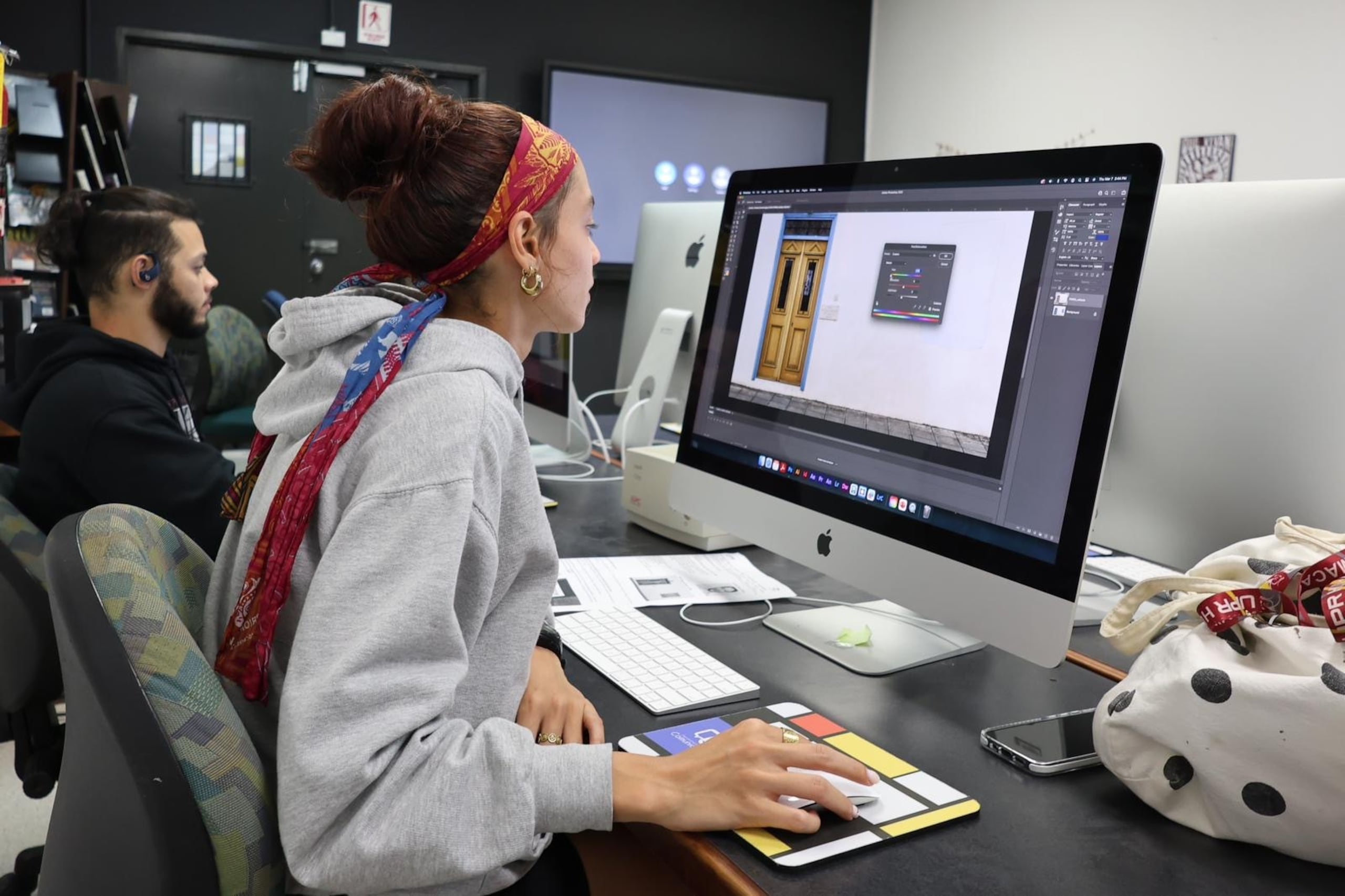 Entre las áreas de énfasis del Programa de Comunicación de la UPR en Humacao está el diseño gráfico.