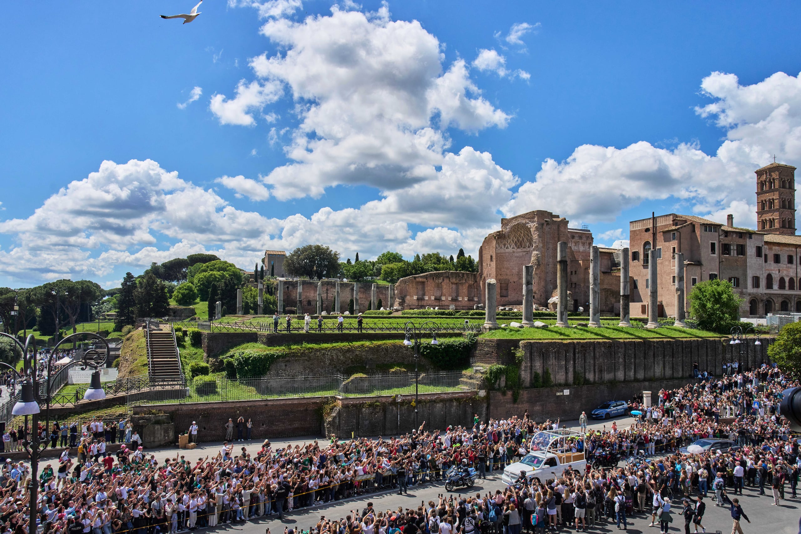 La sepultura se halla a un lado de la capilla que la alberga y consiste, tal y como pidió en su testamento, en una lápida sencilla de piedra de Liguria, la tierra de sus antepasados italianos, con una única inscripción: ‘FRANCISCUS’, en latín.