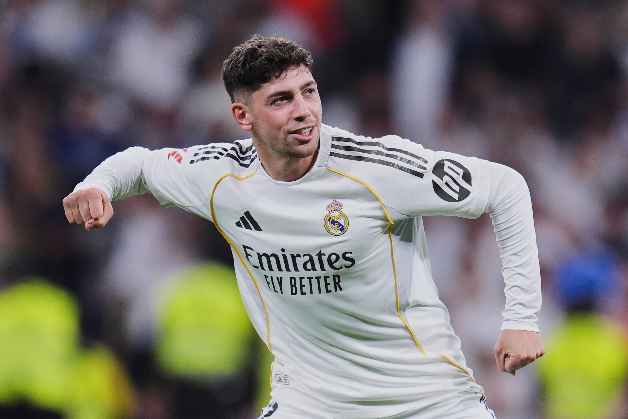 Federico Valverde, del Real Madrid, festeja tras anotar un gol ante Girona en la Liga de España.