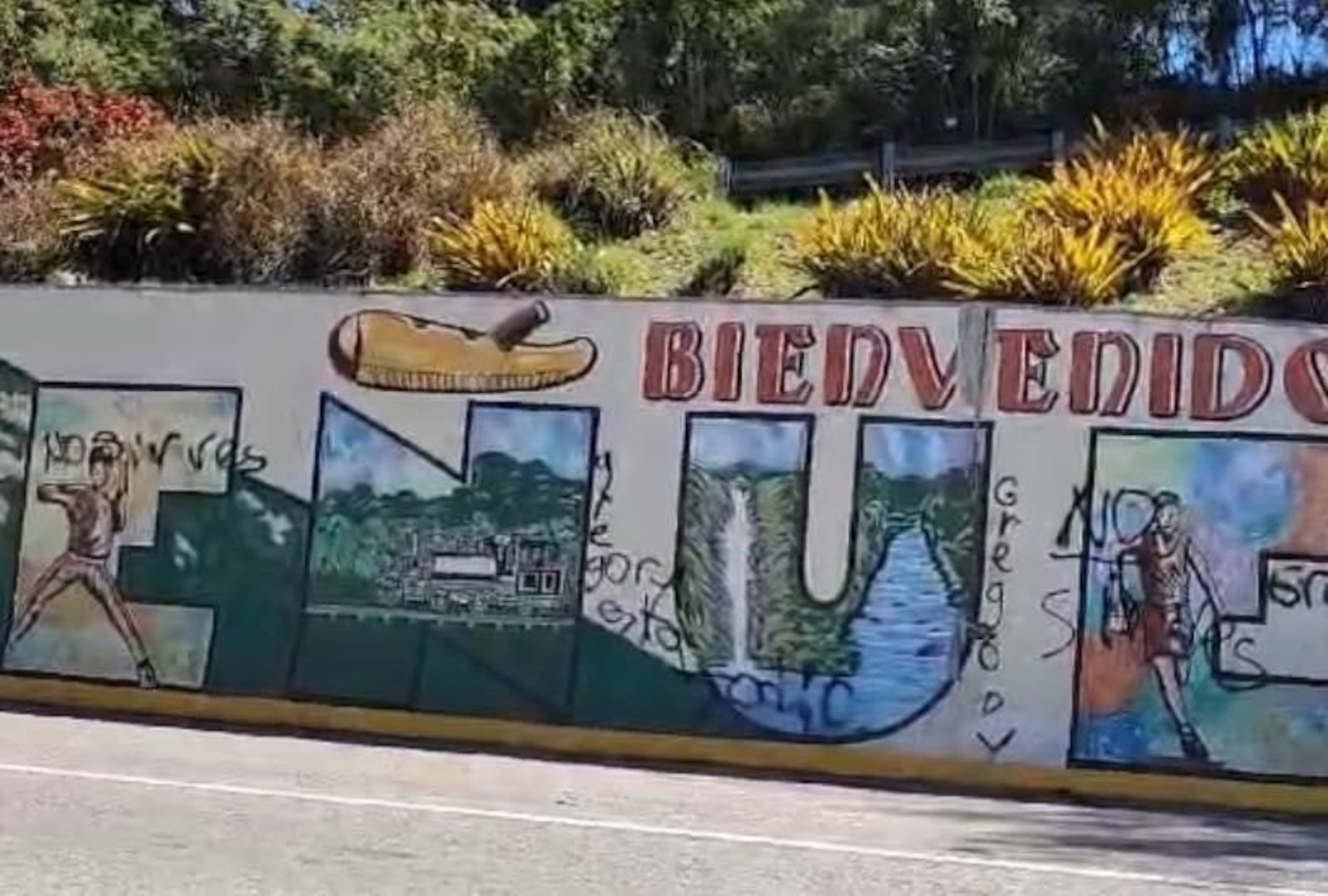 Mural vandalizado en Peñuelas