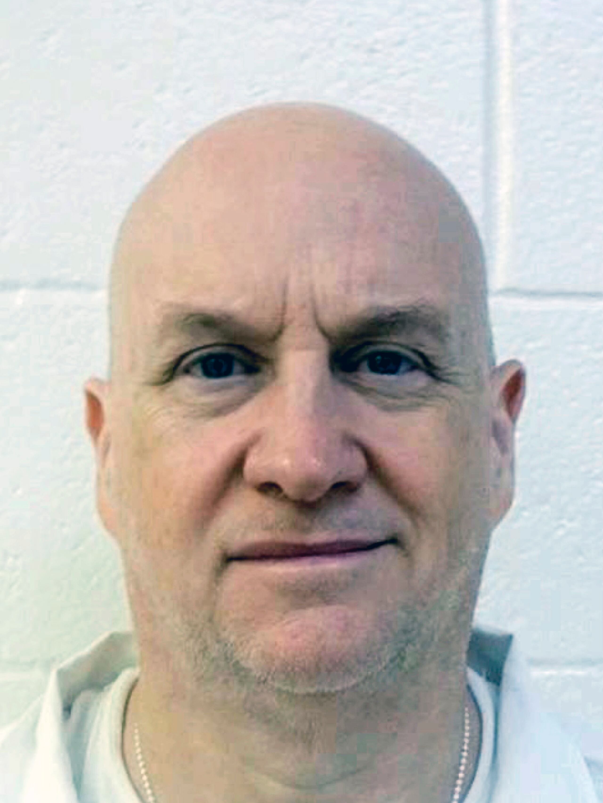 Hardin fue condenado a 30 años de prisión. También cumple 50 años de prisión por la violación en 1997 de una maestra de escuela primaria en Rogers, al norte de Fayetteville.