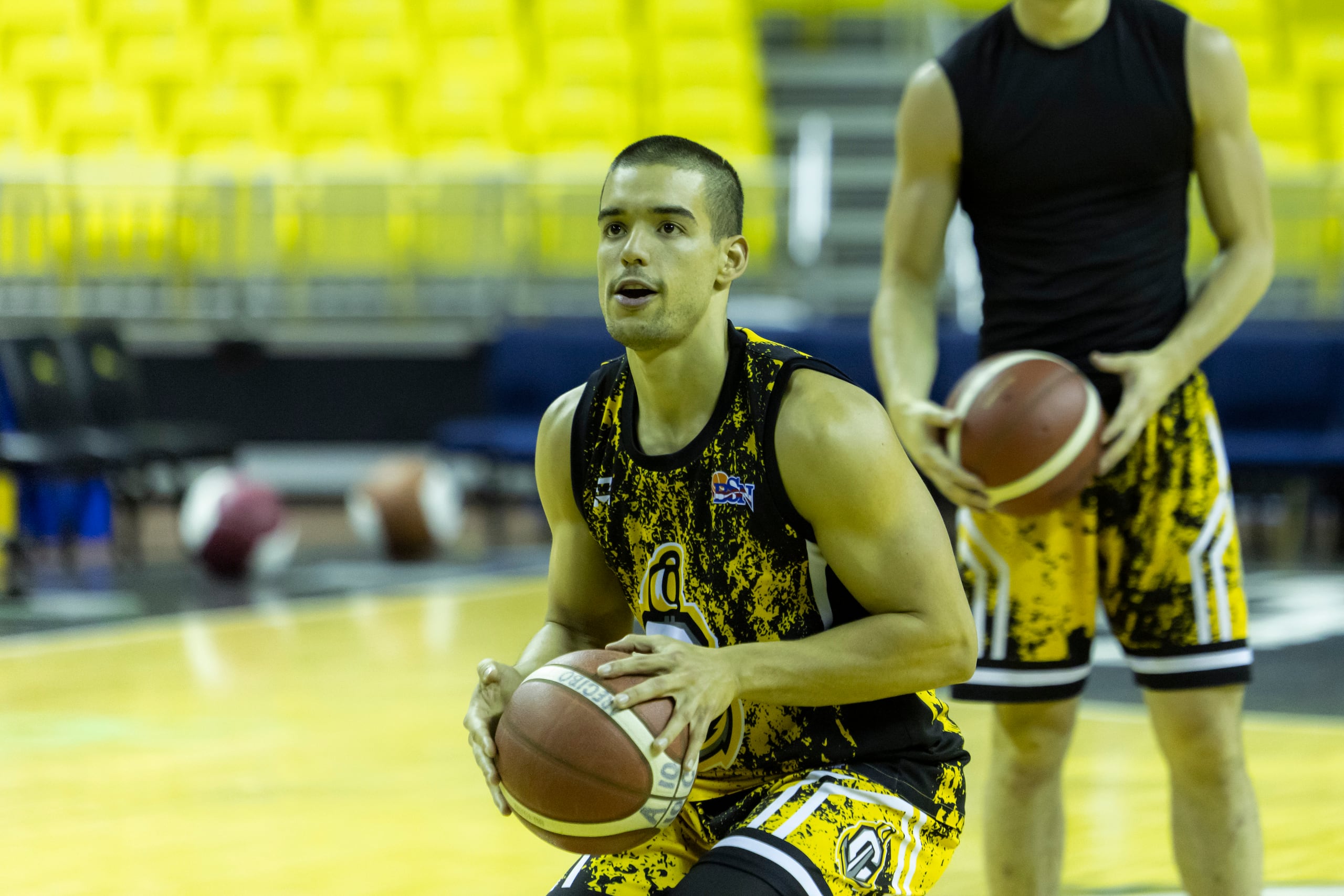 Diego González durante una práctica de los Capitanes de Arecibo en el Coliseo Manuel "Petaca" Iguina.