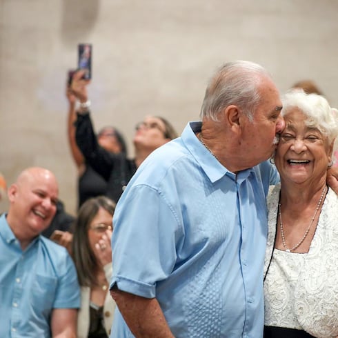 FOTOS: Luego de 50 años, estos viejitos se dan el sí otra vez