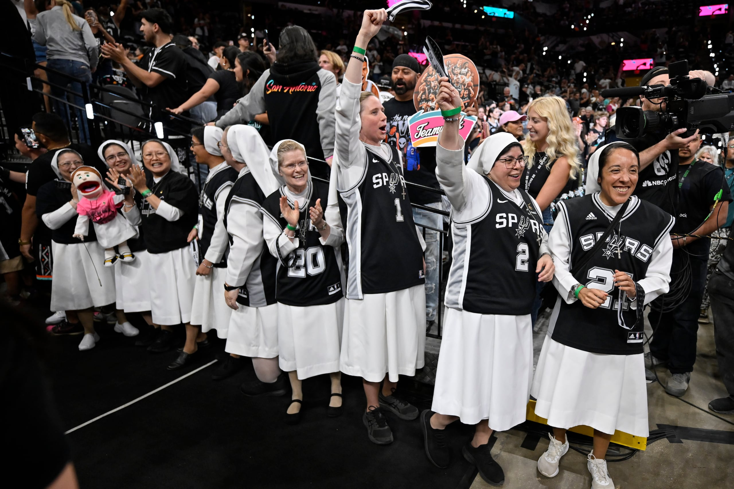 Las monjas han animado a los Spurs de San Antonio a lo largo de la postemporada de la NBA.