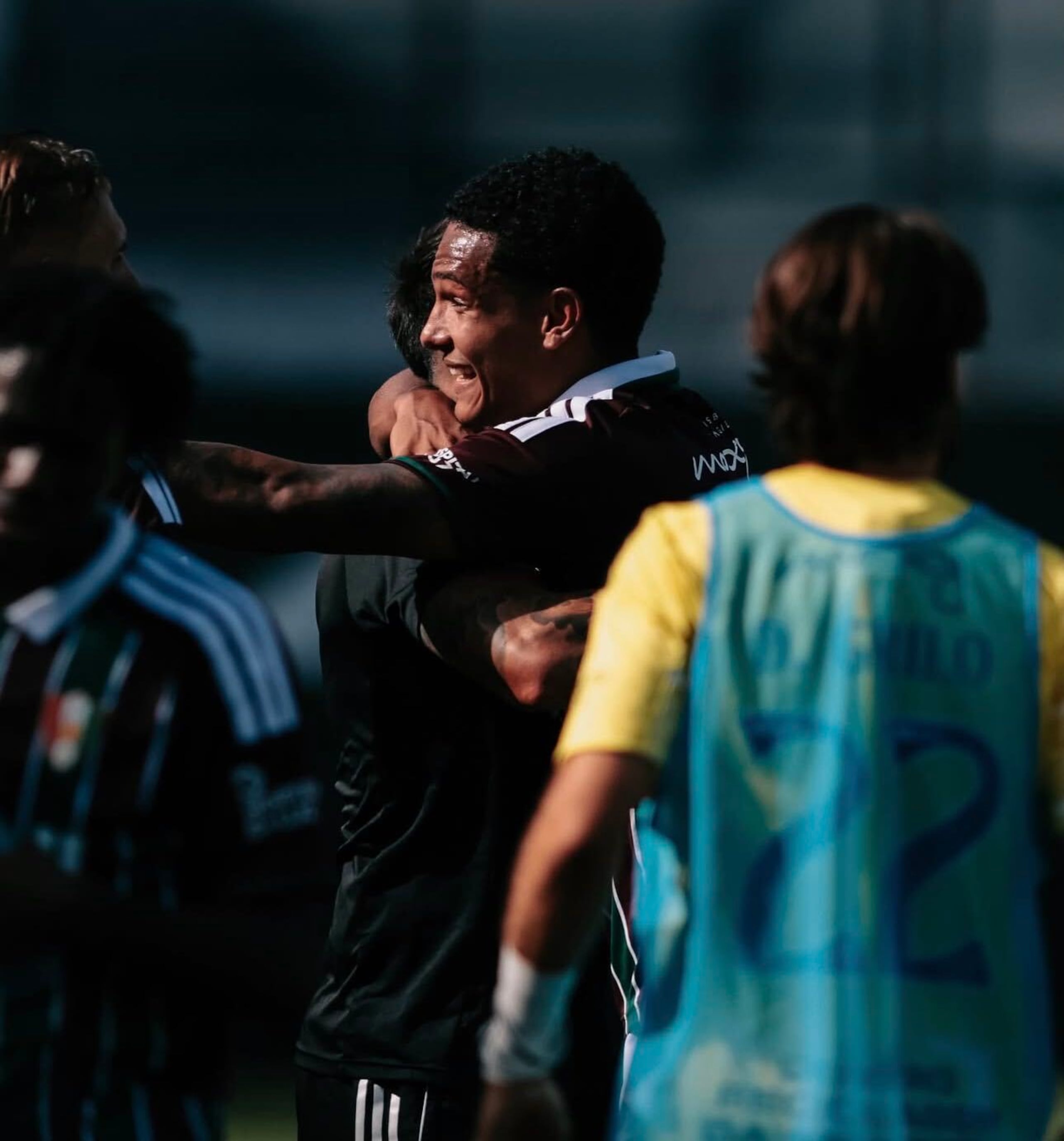 Leandro Antonetti celebra su cuarto gol de la temporada en la Primeira Liga de Portugal con el Estrela da Amadora.
