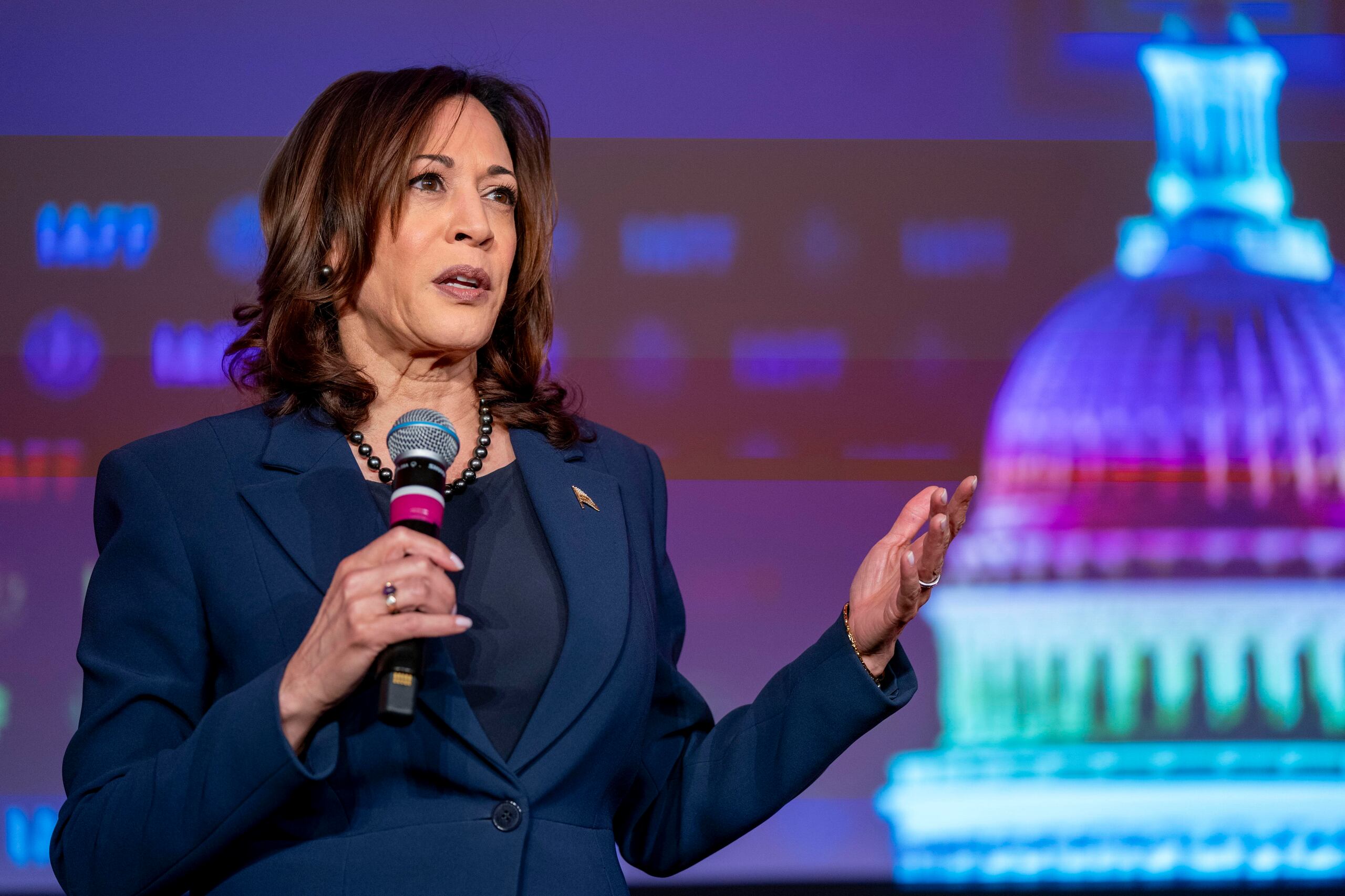 Fotografía de archivo de la vicepresidenta Kamala Harris durante la Conferencia Legislativa de la Asociación Internacional de Bomberos en el Hyatt Regency Capitol Hill el 4 de marzo de 2024, en Washington (Estados Unidos). EFE/Bonnie Cash