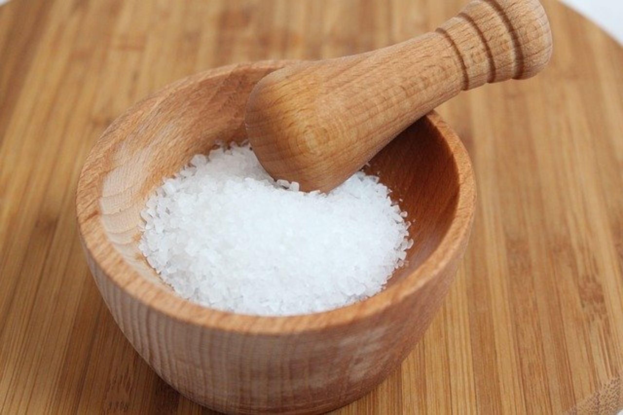 La sal es un ingrediente esencial para sazonar nuestros alimentos, aunque, a veces, se nos puede pasar la mano. (Pixabay)