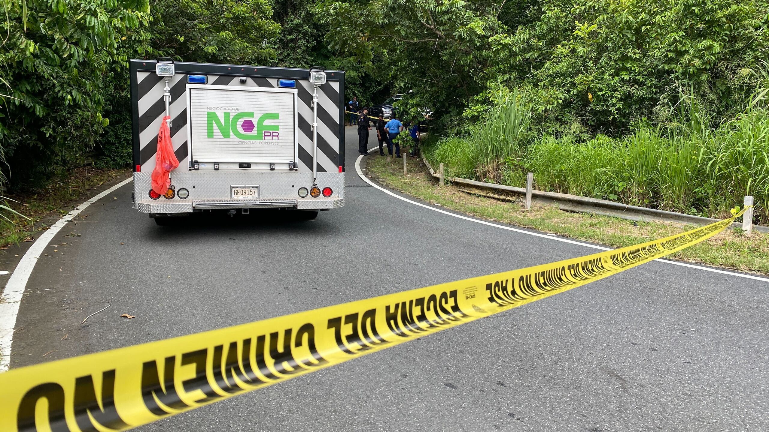 Las autoridades investigan la escena.