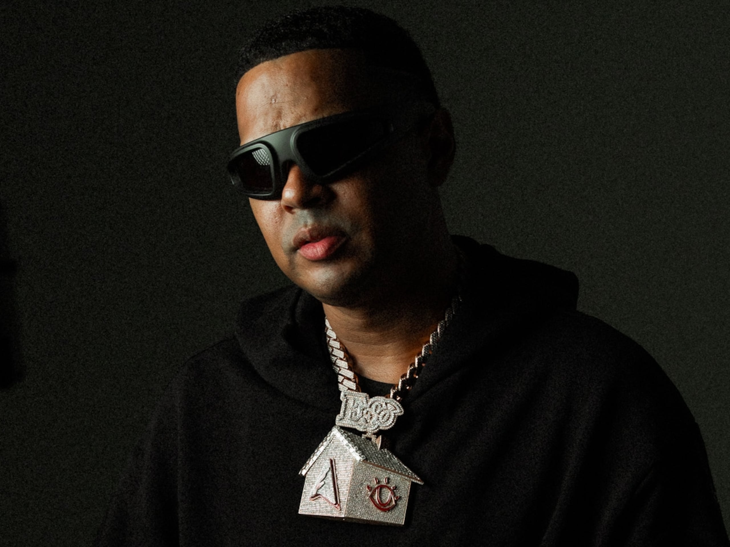 Esmerlin Santiago Matías García, mejor conocido por su nombre artístico "Alofoke".