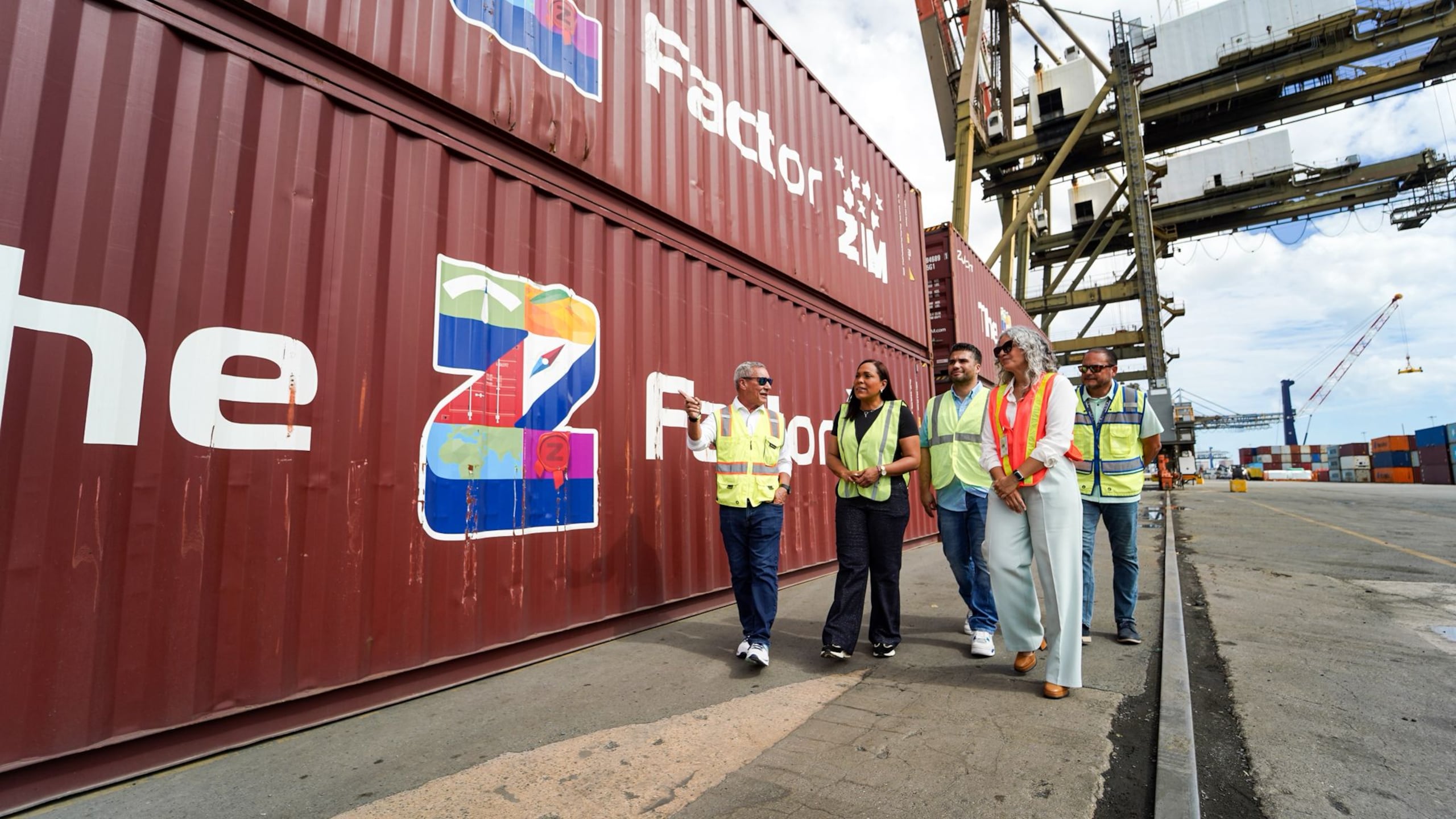 Gobierno de Puerto Rico envía 14 vagones a capacidad con artículos y ayuda para damnificados del huracán Melissa en Jamaica