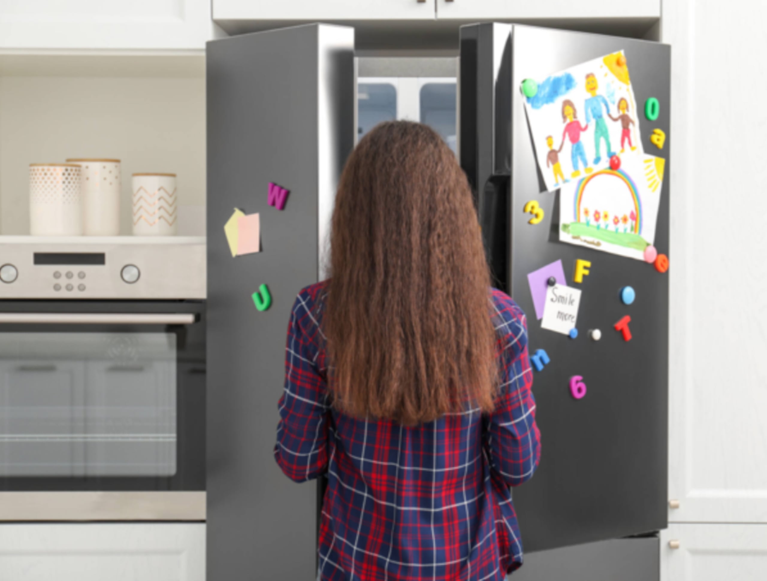 La creencia sobre imanes y mayor consumo eléctrico persiste en varios hogares aún.