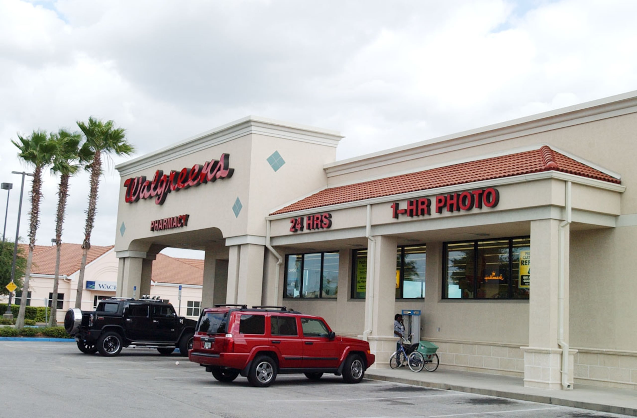 Orlando Fl - 5/7/2007 - Walgreens de la esquina de la colonial y la Bomby Ave. donde secuestraron a dos ninas y la madre fue asesinada. Foto por Pedro R. Berrios
