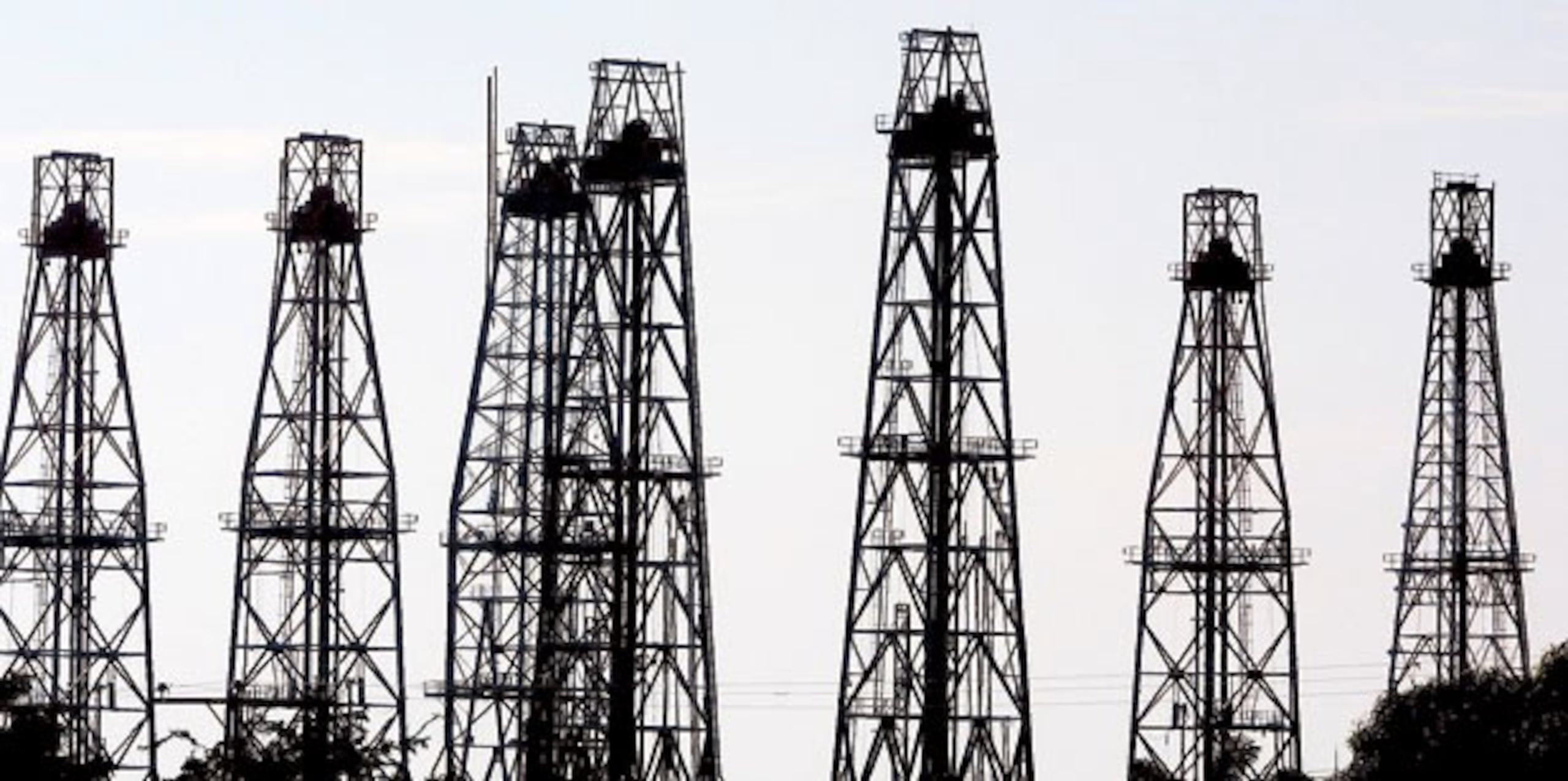 La huelga comenzó con unos 3,800 empleados en nueve refinerías y luego creció a puntos de Indiana y Ohio. (Archivo)