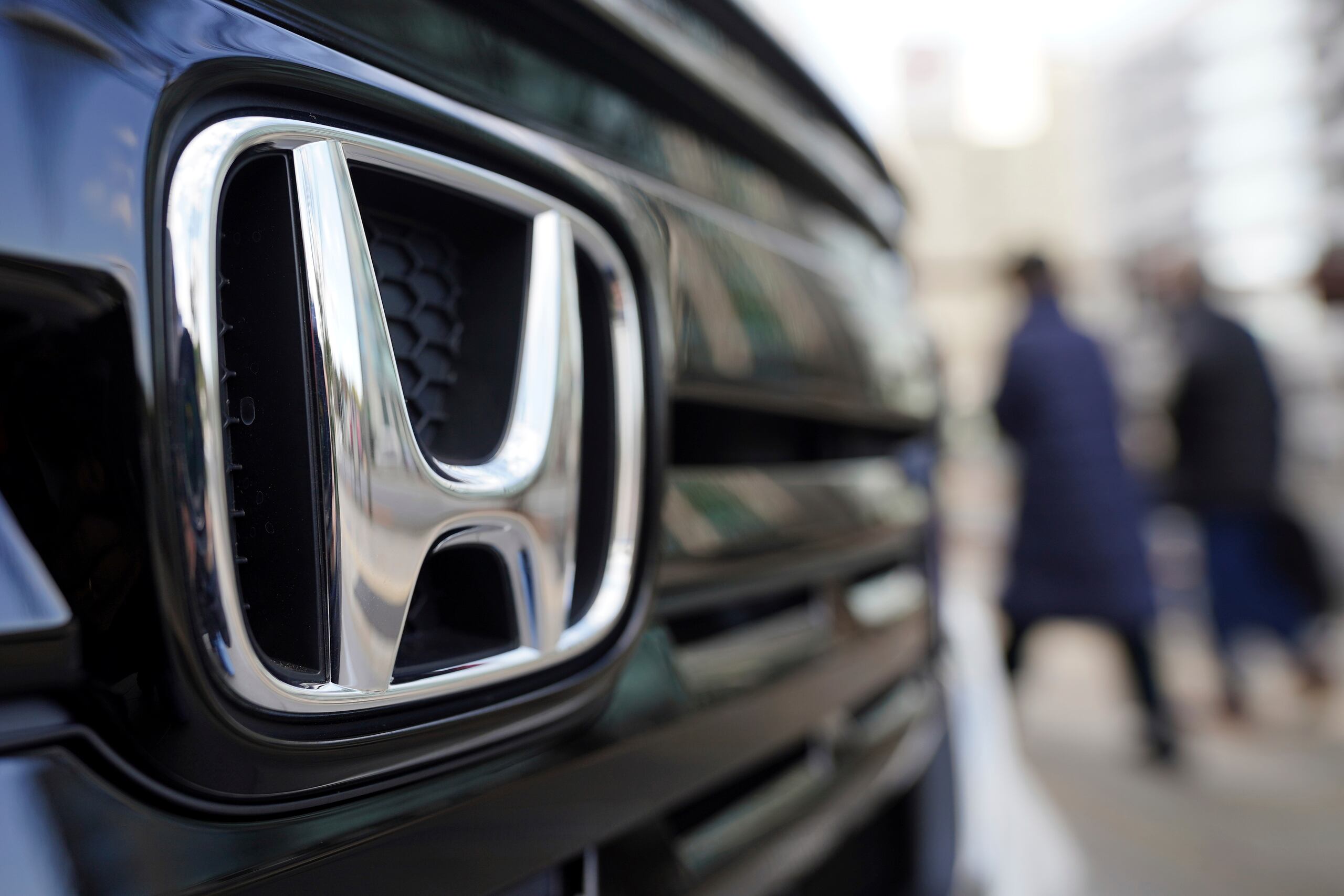 Según los avisos publicados por Honda y la NHTSA, a los pretensores - que aprietan los cinturones de seguridad en su lugar en caso de impacto- puede faltarle el remache que fija el conector rápido y la placa de alambre.