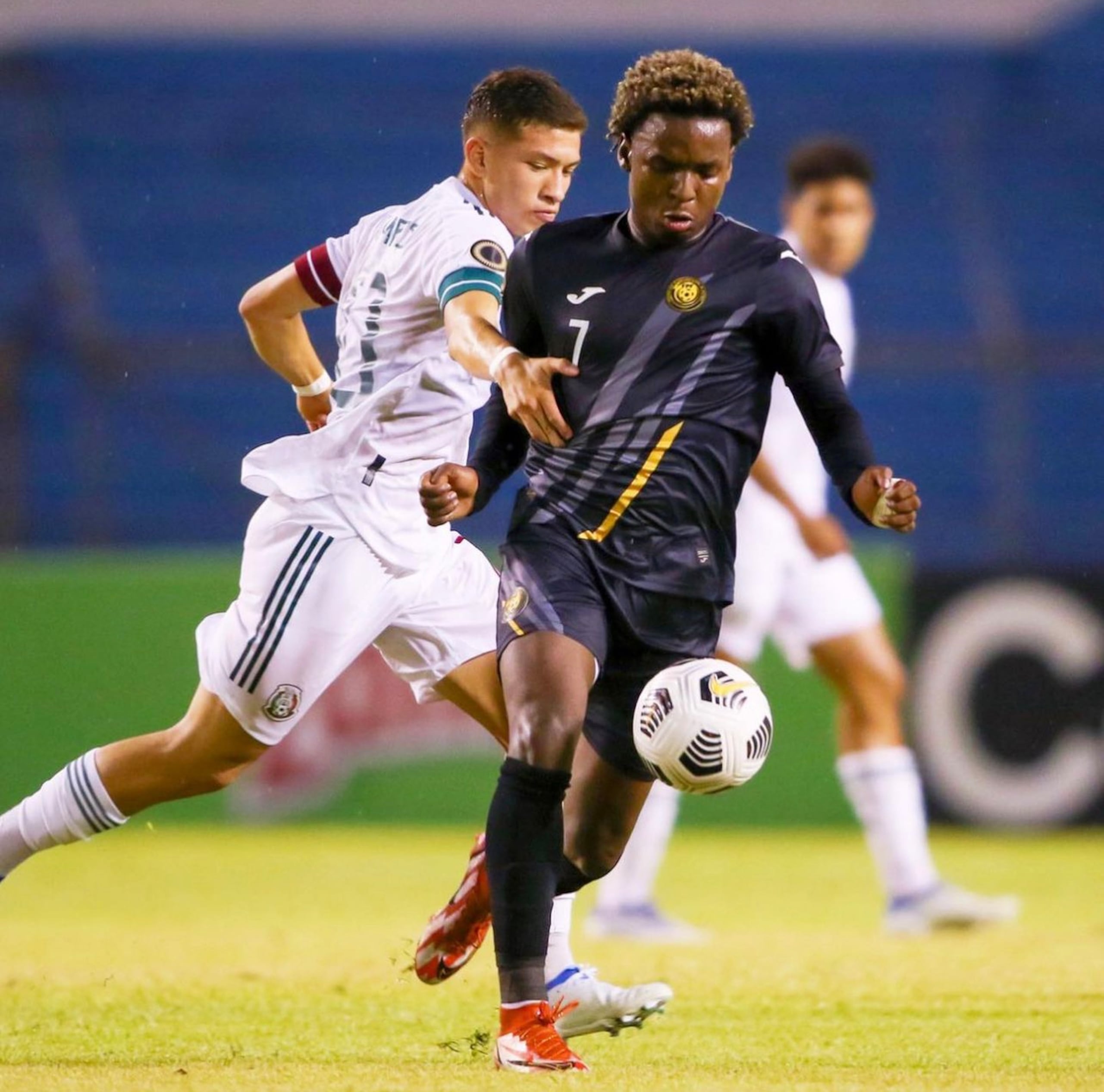 Jan Mateo, estudiante del Recinto de Río Piedras, también ha representado a Puerto Rico con la Selección Nacional.