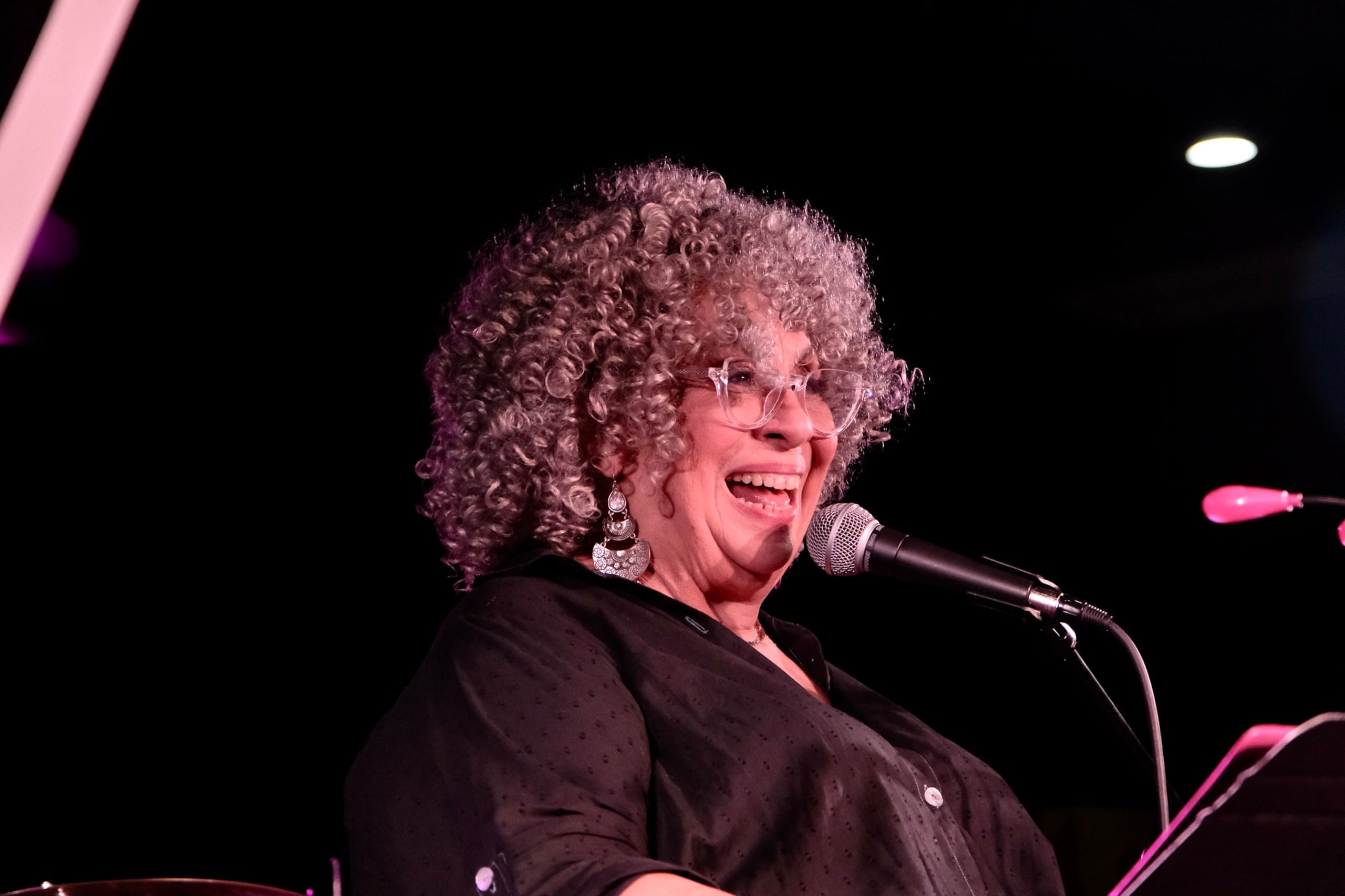 La veterana comunicadora vuelve a los escenarios para la última función de su "stand-up" que inició hace 33 años.