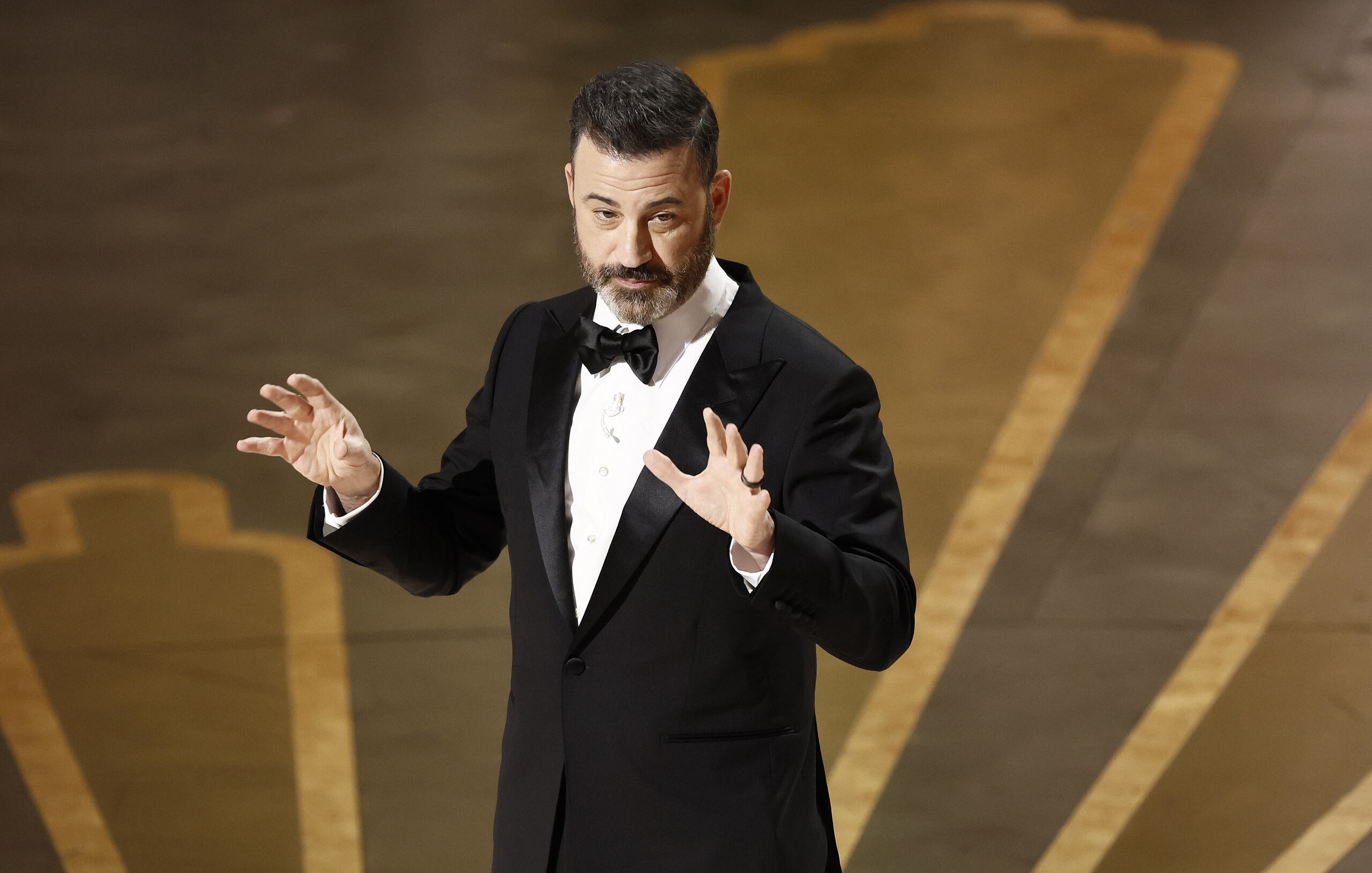 Santos reclama una compensación por $750 mil de parte de Kimmel, y otros daños.