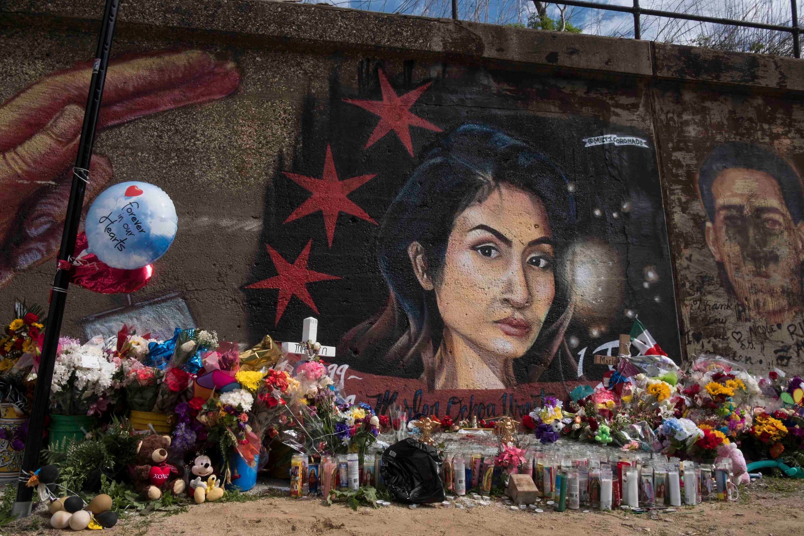 Un mural para Marlen Ochoa-Lopez en 16th y South Newberry Ave en el vecindario Pilsen de Chicago. (Rick Majewski / Chicago Sun-Times a través de AP)