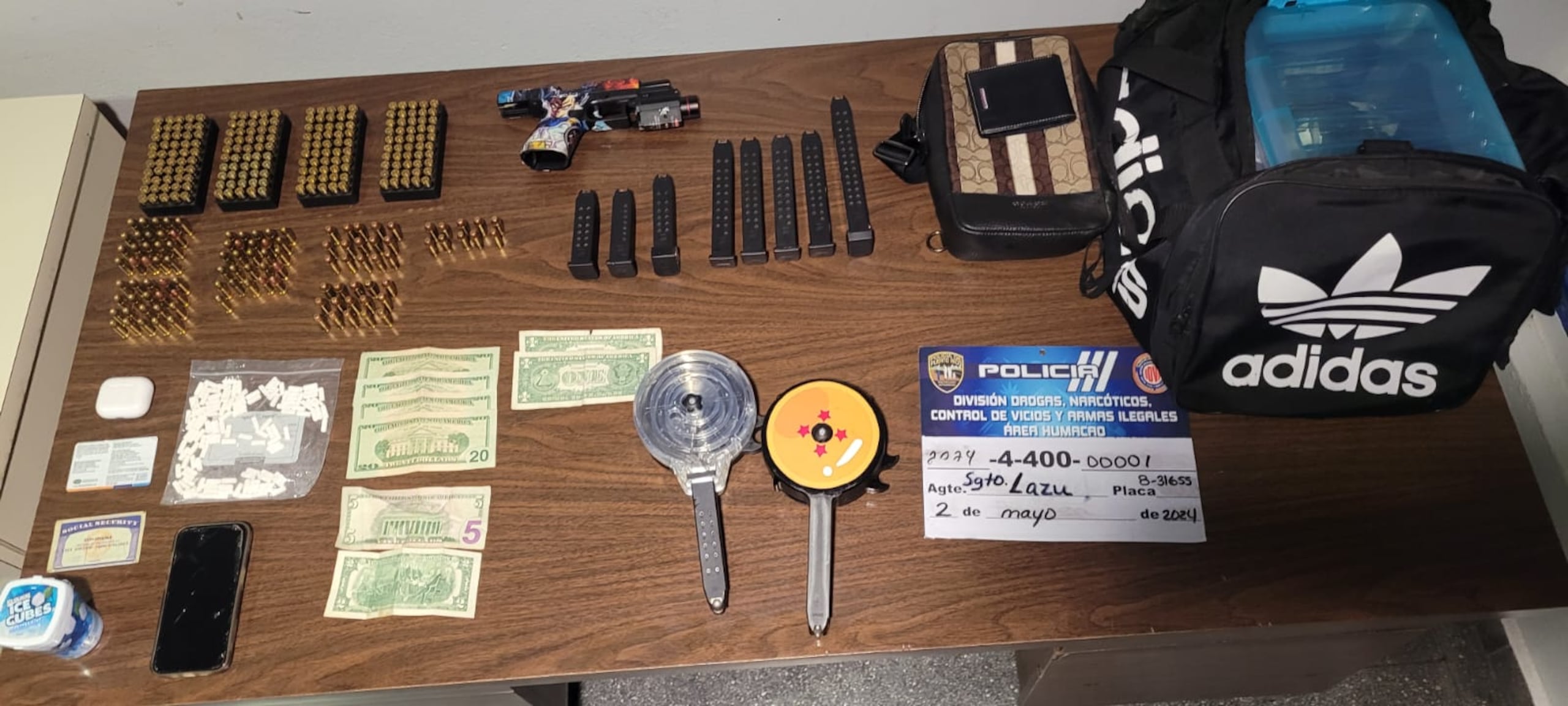 La evidencia ocupada por la Policía tras el arresto de Luis E. Torres Flores en Humacao el pasado 2 de mayo.