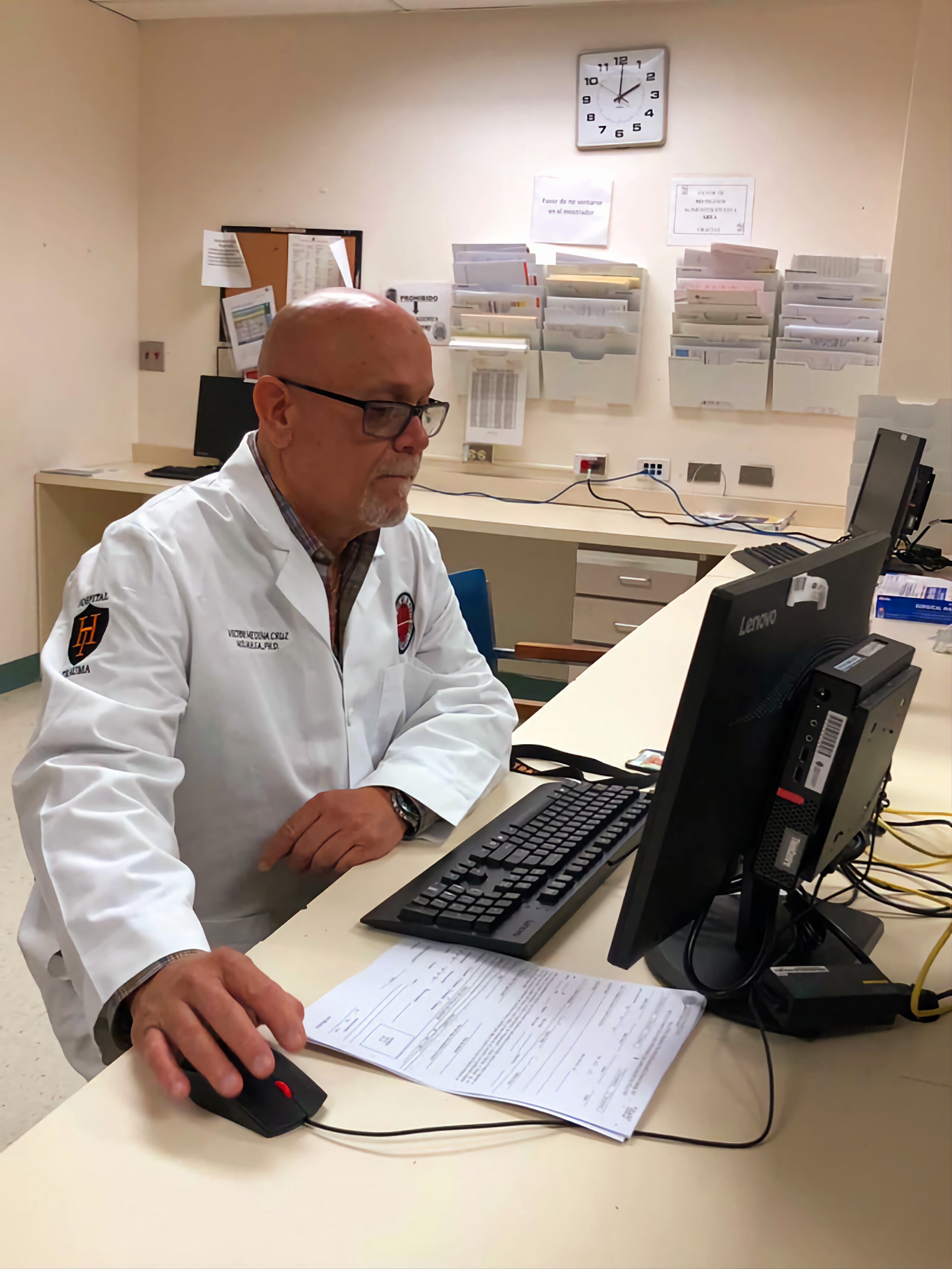 Doctor, Víctor Medina Cruz.