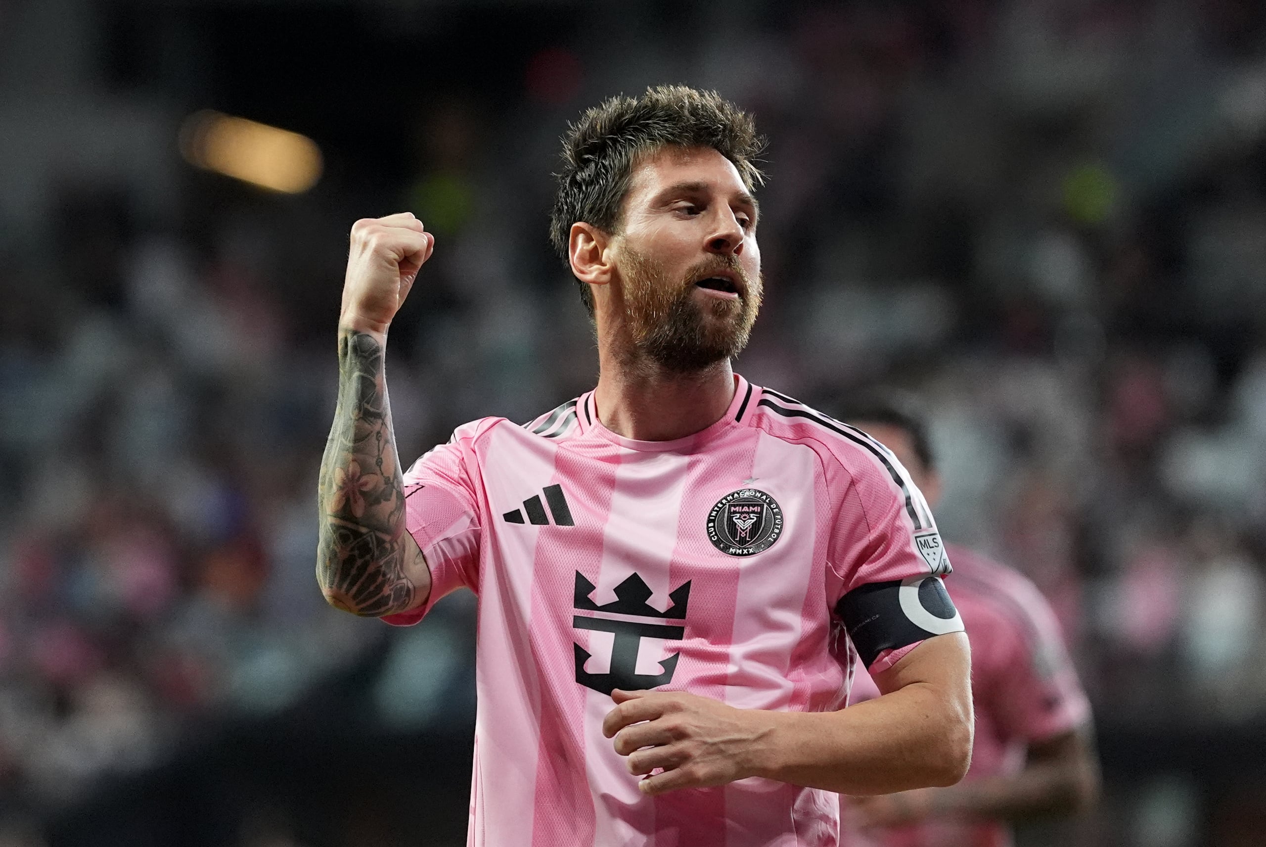 El delantero del Inter Miami Lionel Messi celebra tras anotar el tercer gol de su equipo.