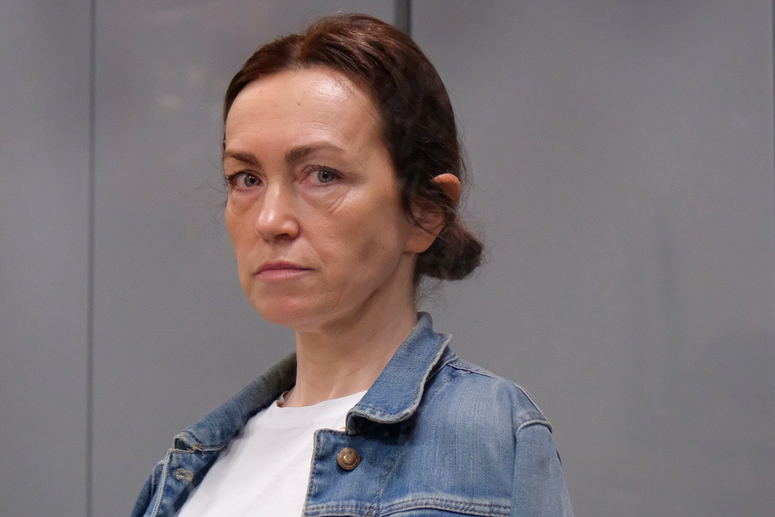 ARCHIVO - Alsu Kurmasheva, editora del servicio en lengua tártara del medio de comunicación Radio Free Europe/Radio Liberty, durante una audiencia judicial en Kazán, Rusia, el 31 de mayo de 2024. (AP Foto, Archivo)