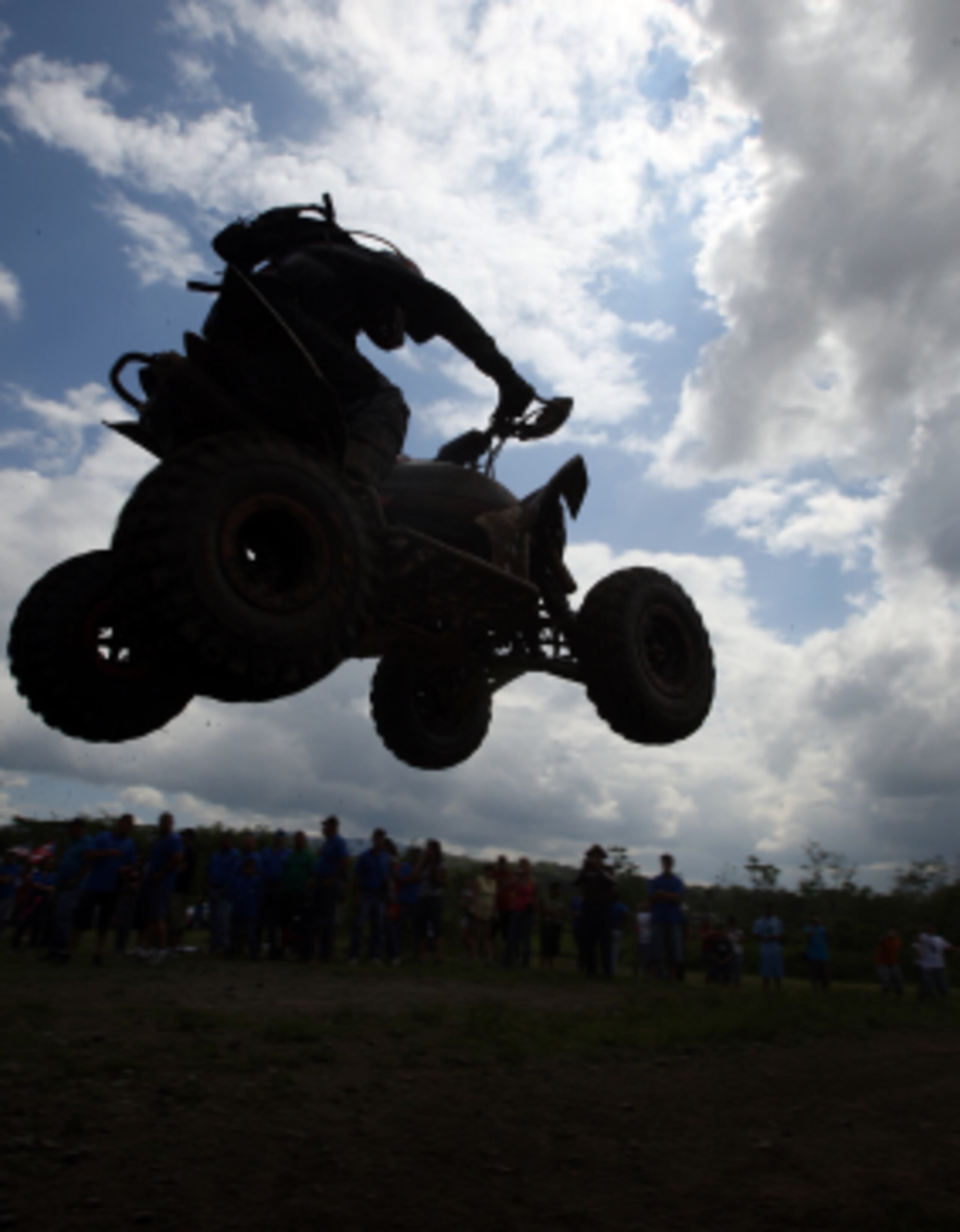 El conductor del vehículo todo terreno, un hombre de 32 años, conducía por la carretera 181 en San Lorenzo. (Archivo)