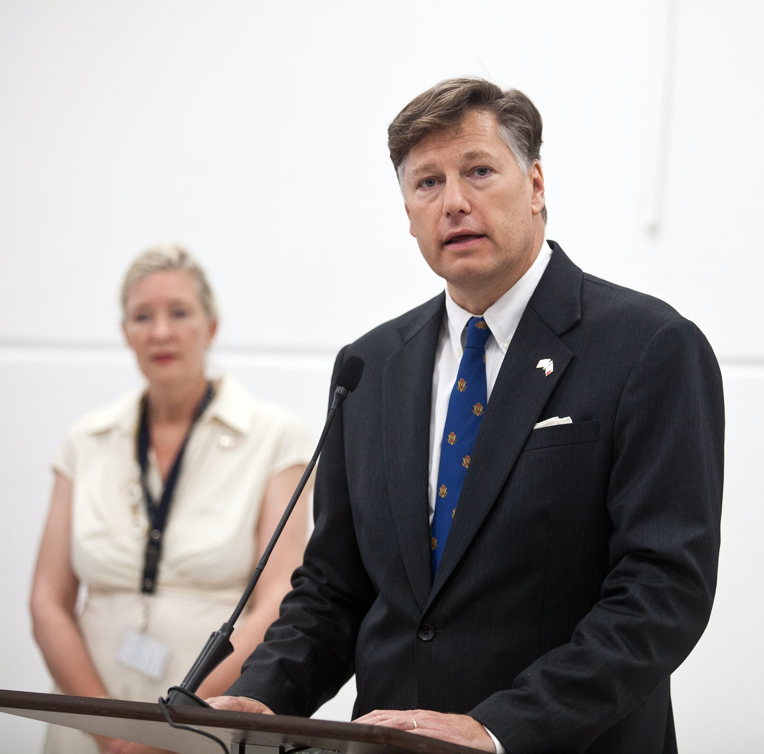 La acción del subsecretario de Estado de Estados Unidos se da un día después de su reunión con la presidenta de México, Claudia Sheinbaum.