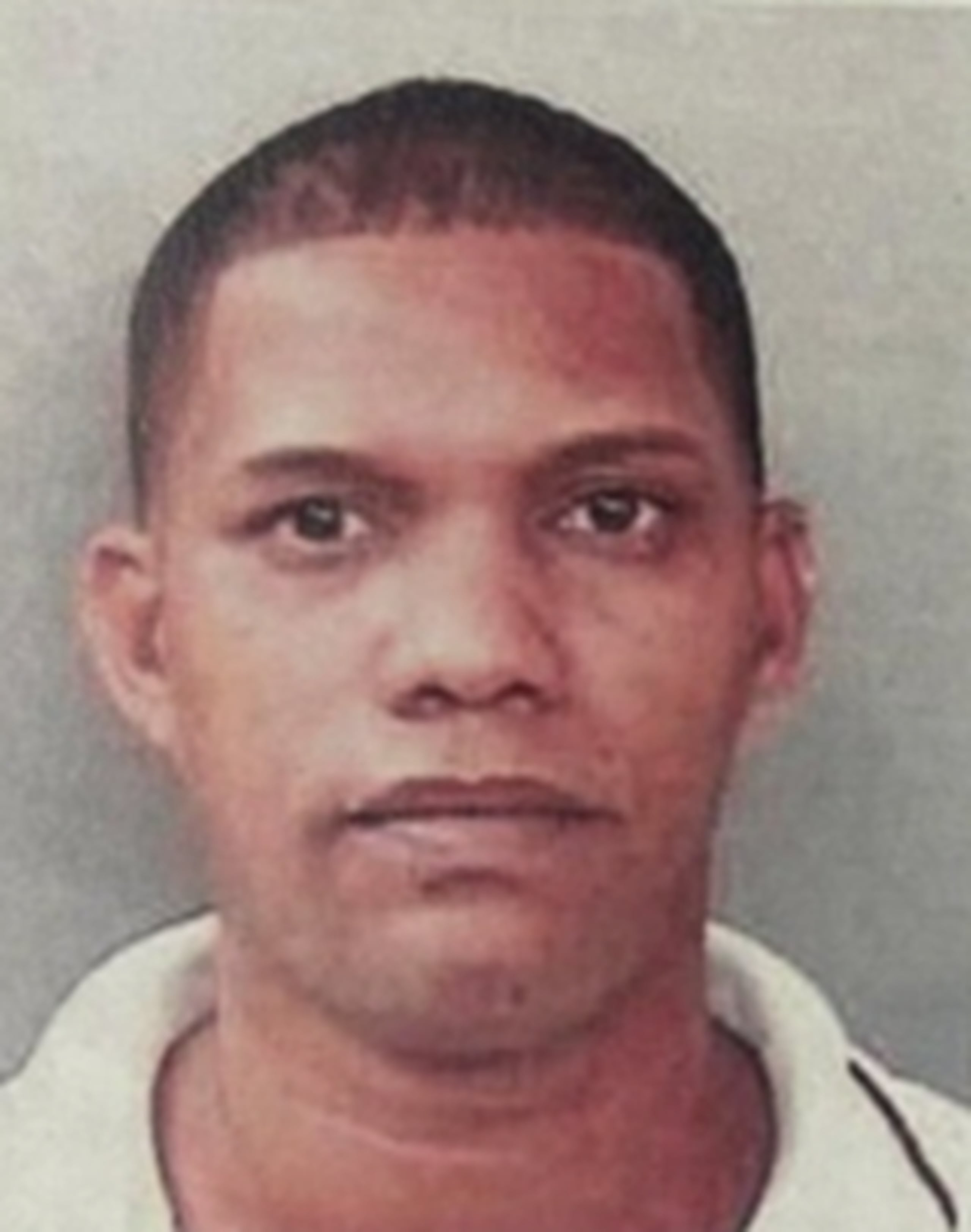 Francisco Cedeño Amparo fue acusado el 12 de diciembre de 2008 por la muerte de Marcos R. Cantres Ruiz, ocurrida el 29 de noviembre de 2008 en una residencia de la calle Cárdenas, en Puerto Nuevo.